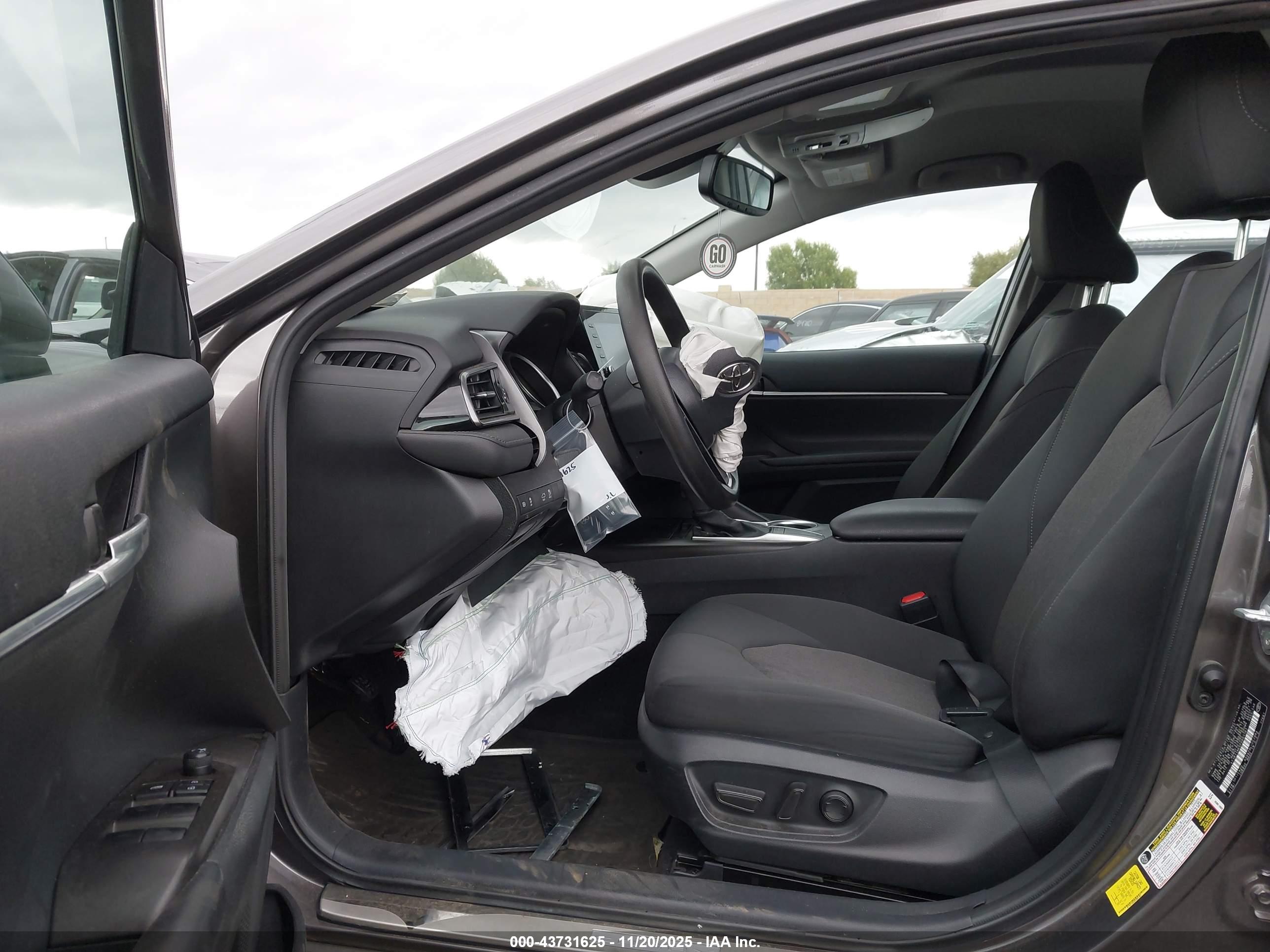 TOYOTA CAMRY image 5