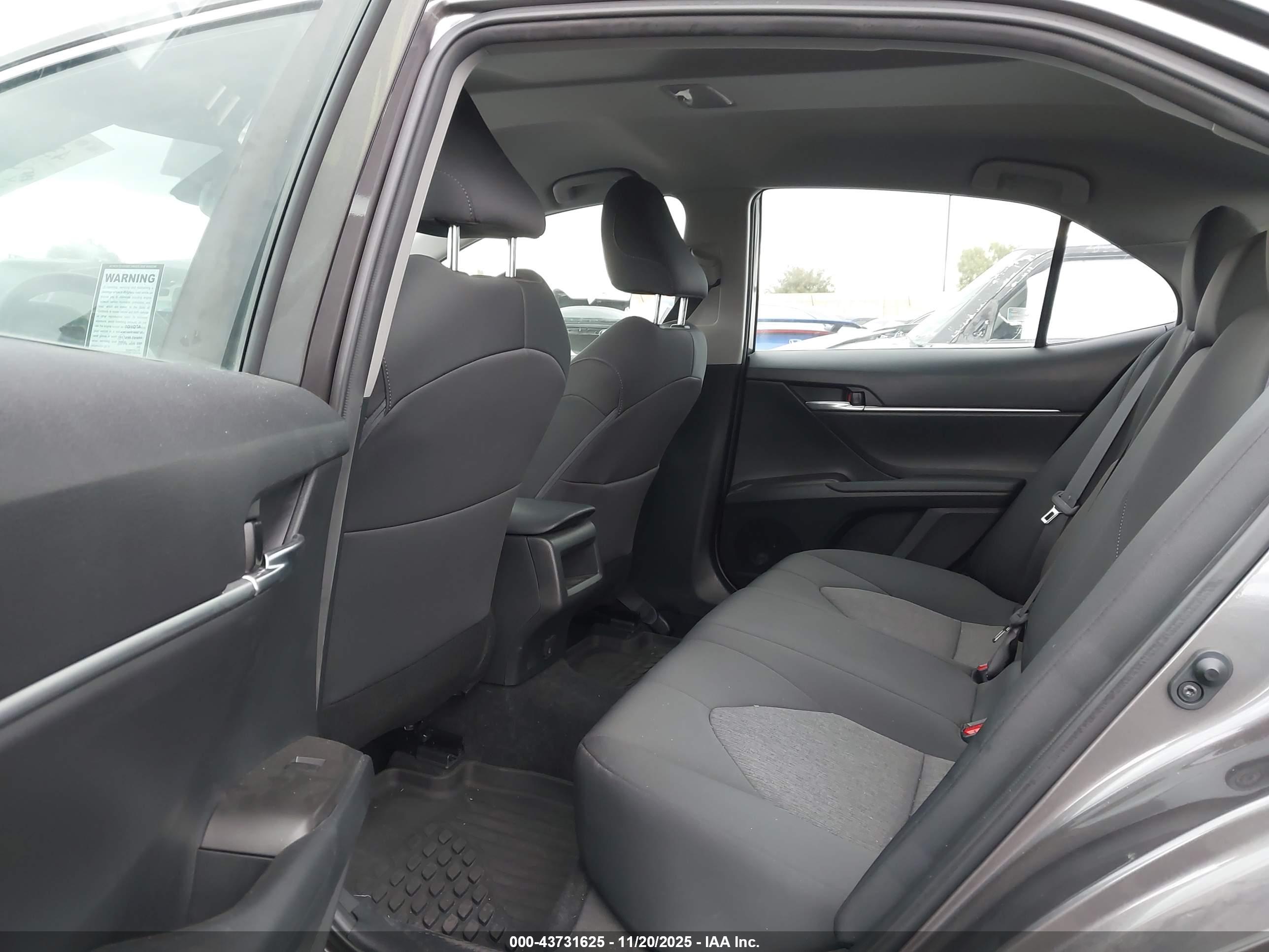 TOYOTA CAMRY image 8