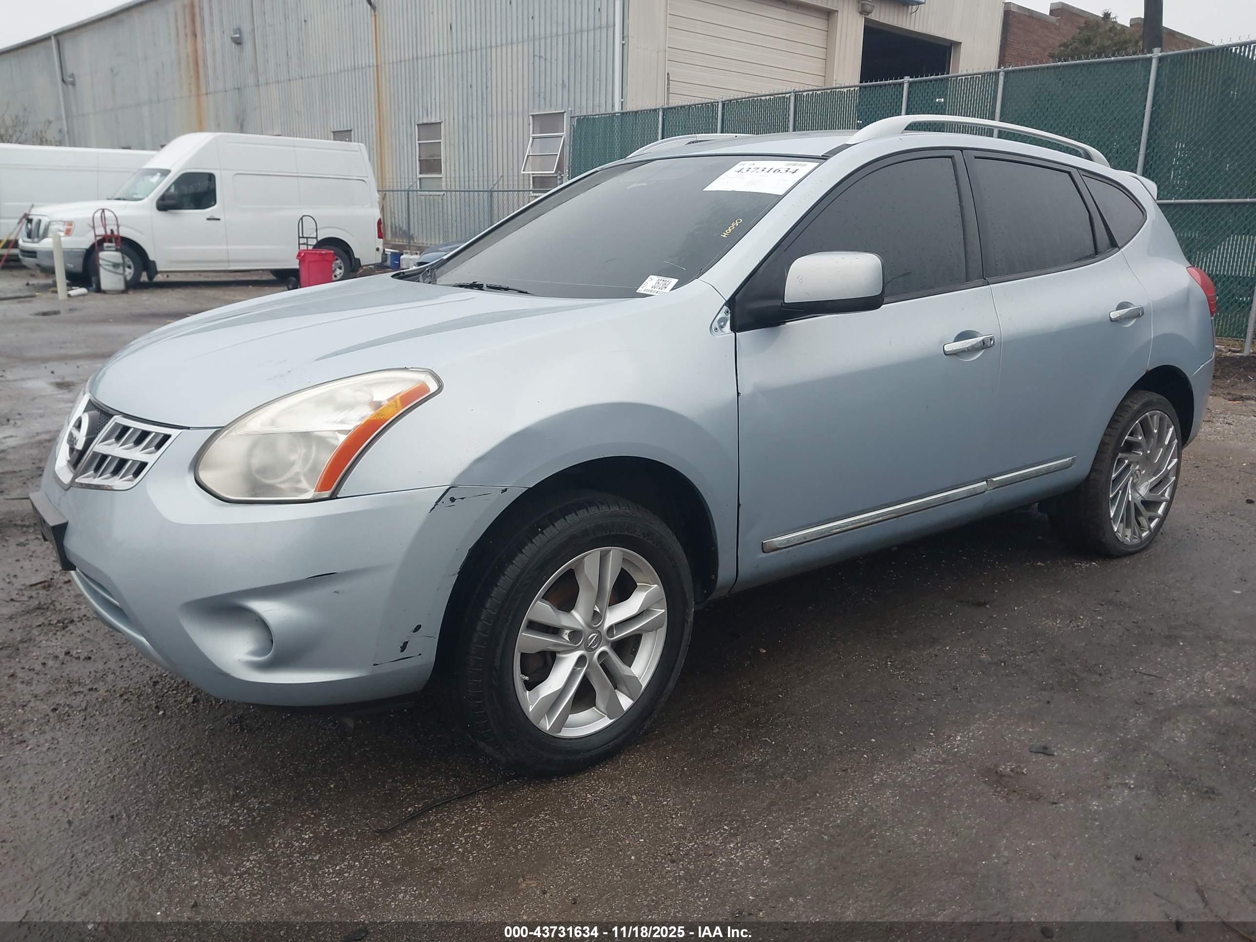 NISSAN ROGUE image 2