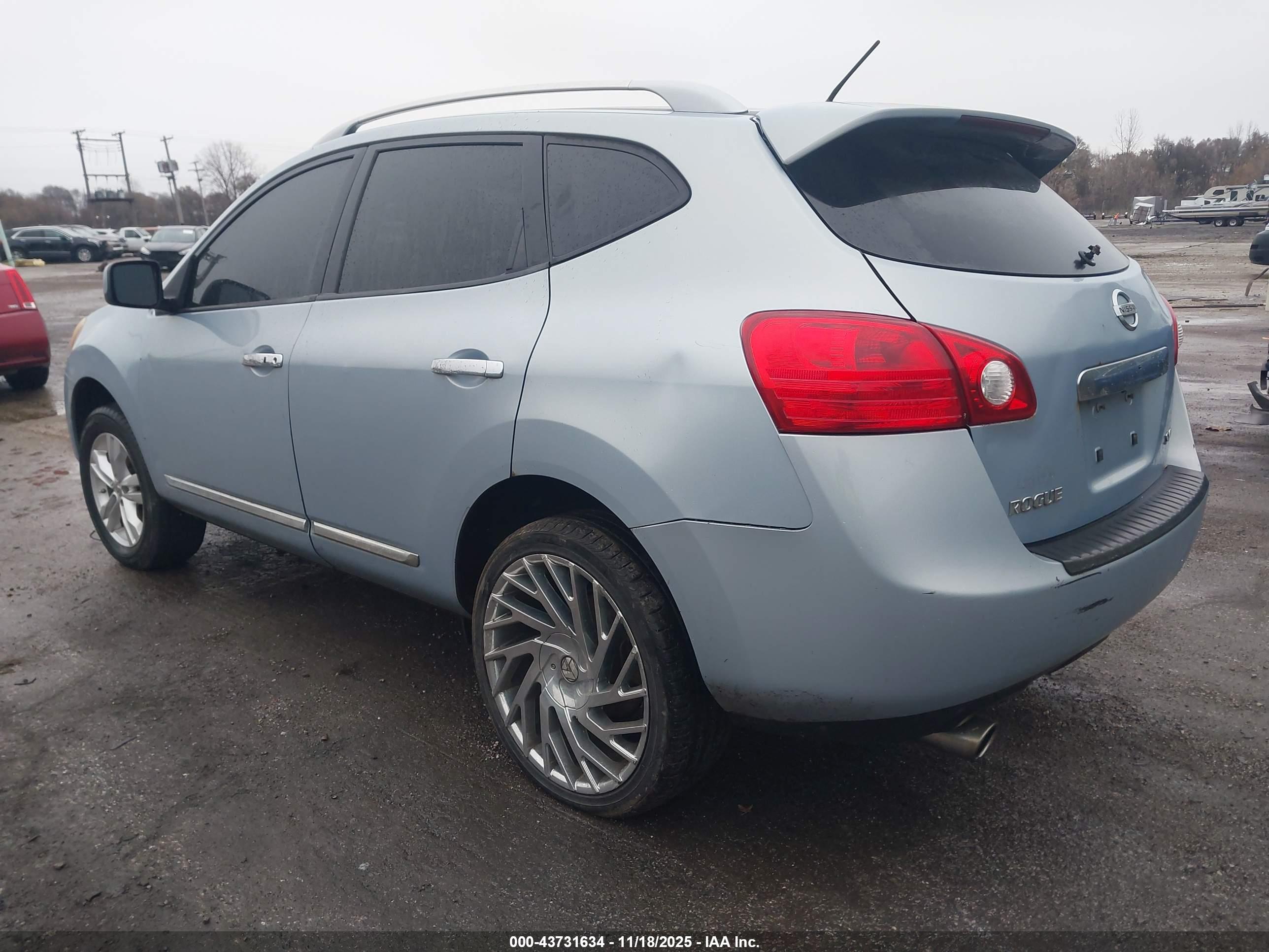 NISSAN ROGUE image 3