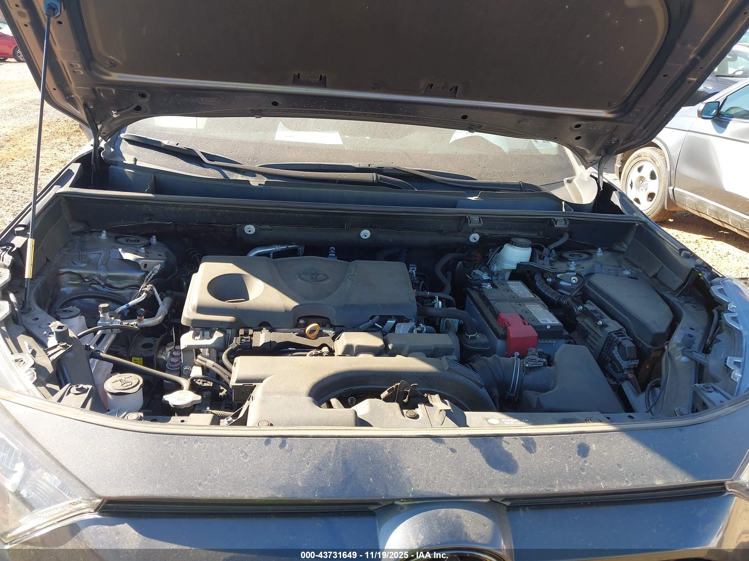 TOYOTA RAV4 image 10