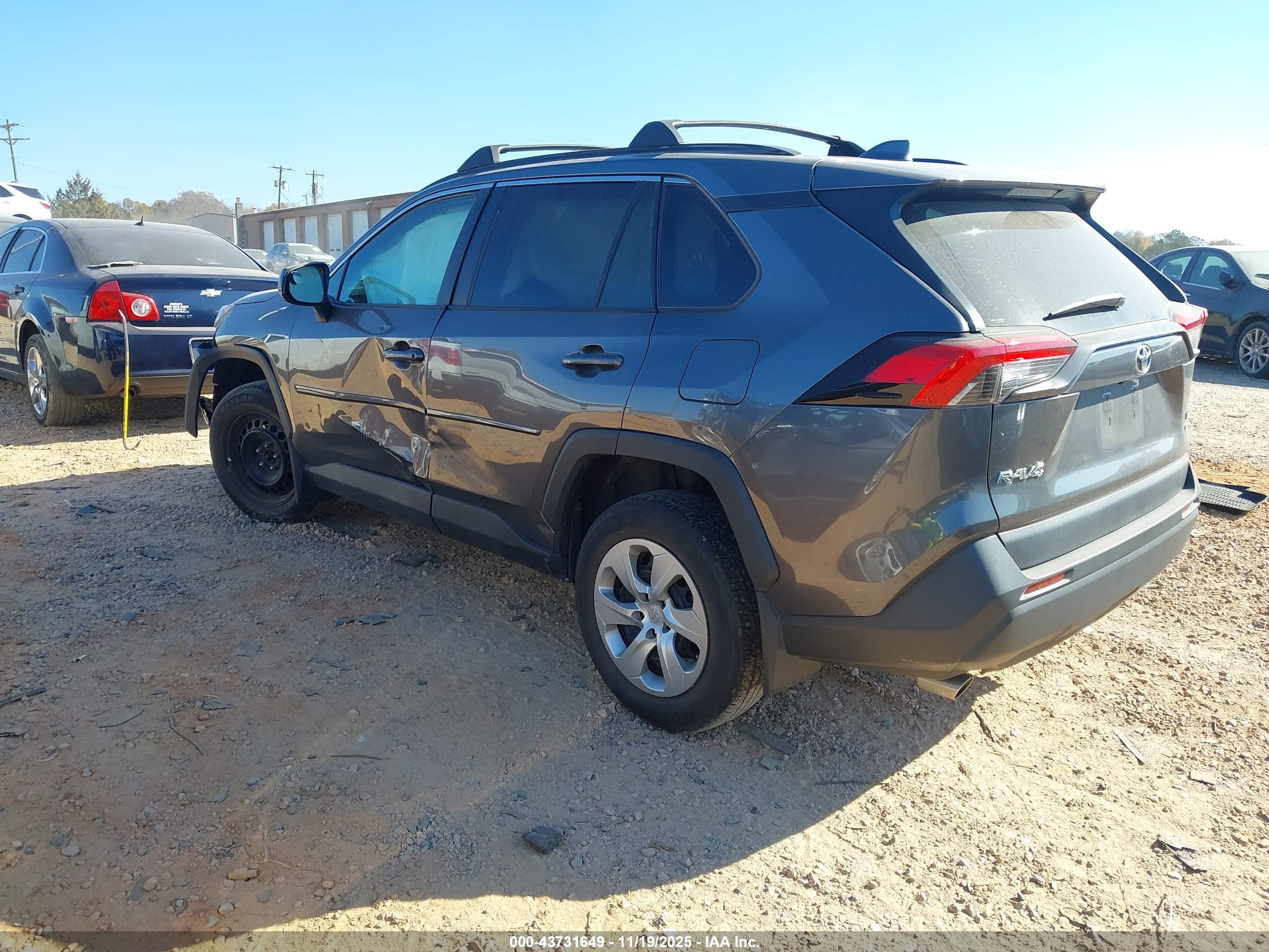 TOYOTA RAV4 image 3