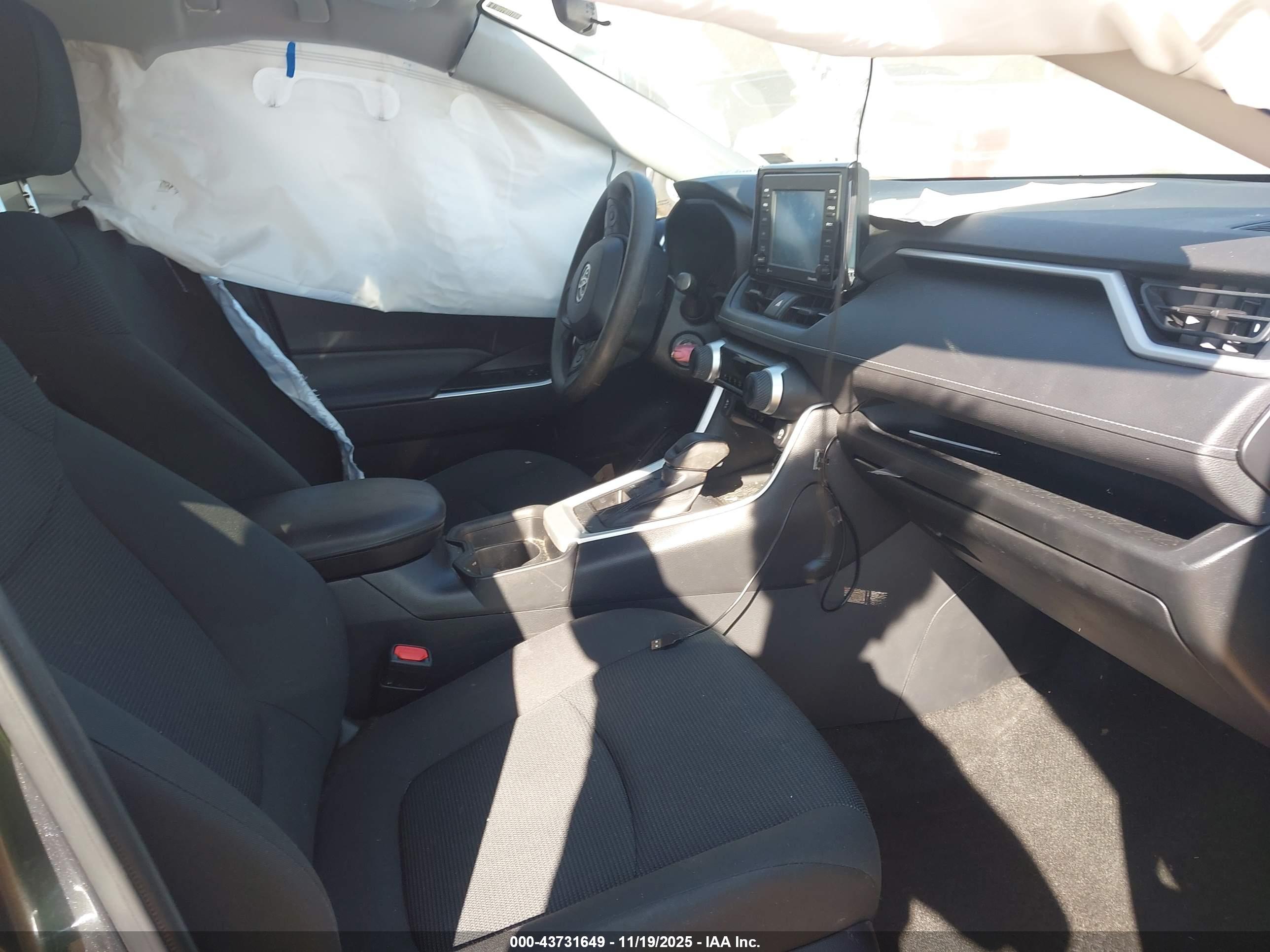 TOYOTA RAV4 image 5