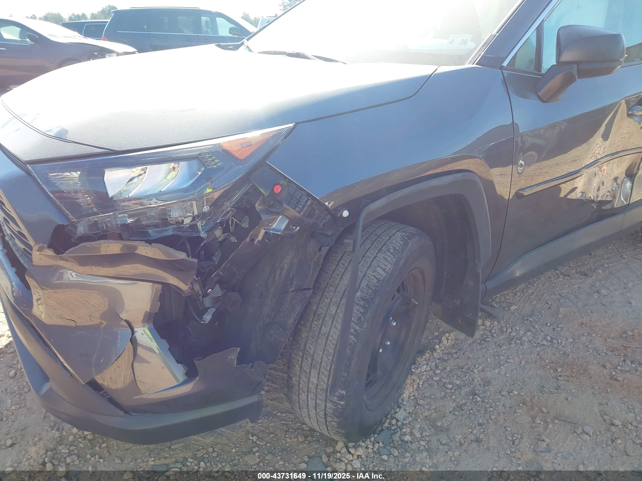 TOYOTA RAV4 image 6