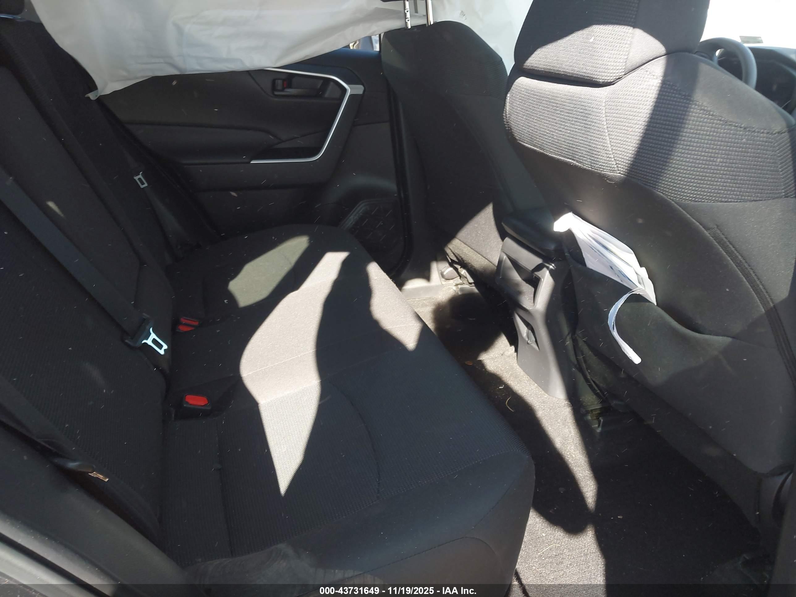 TOYOTA RAV4 image 8