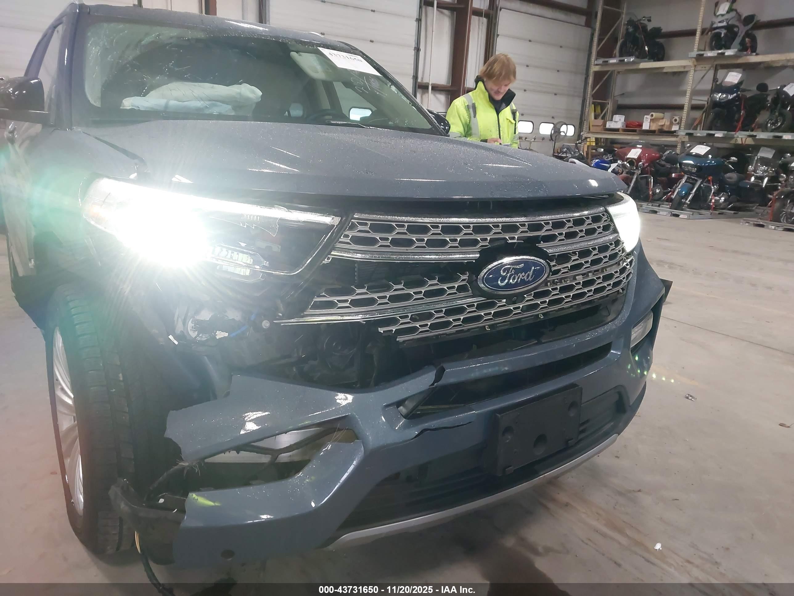 FORD EXPLORER image 6