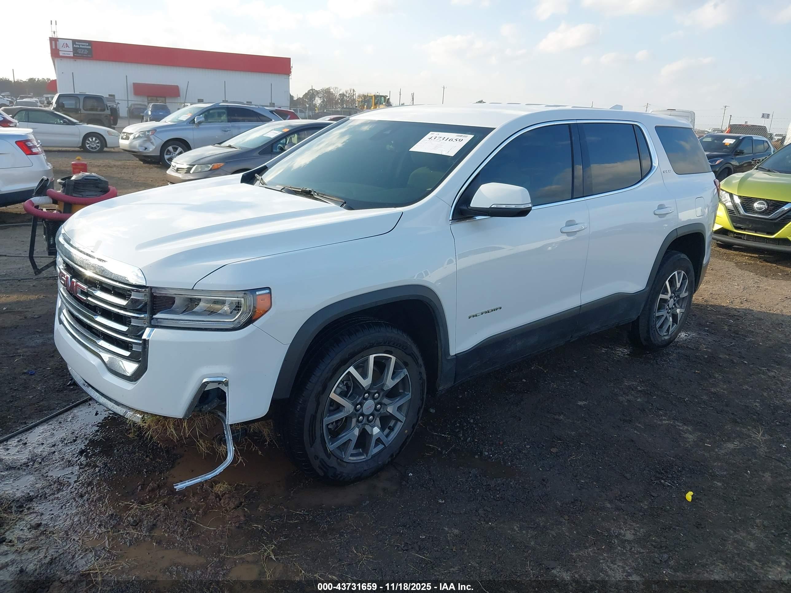 GMC ACADIA image 2