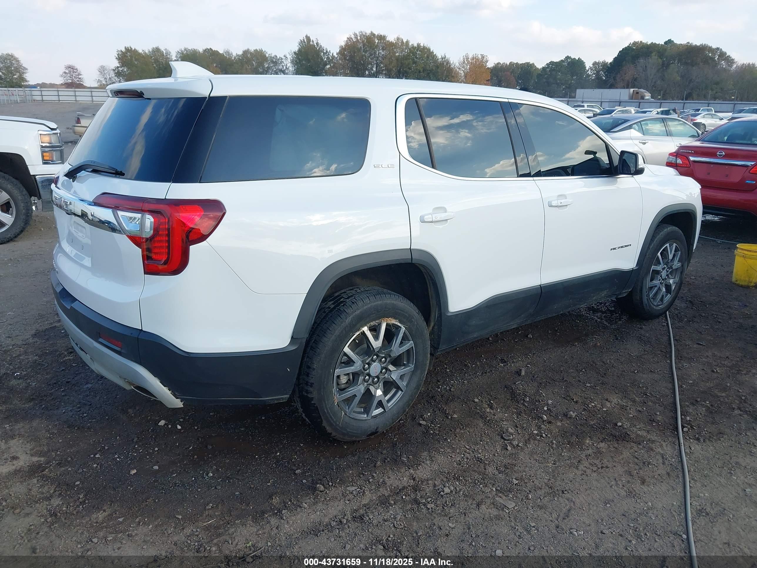 GMC ACADIA image 4