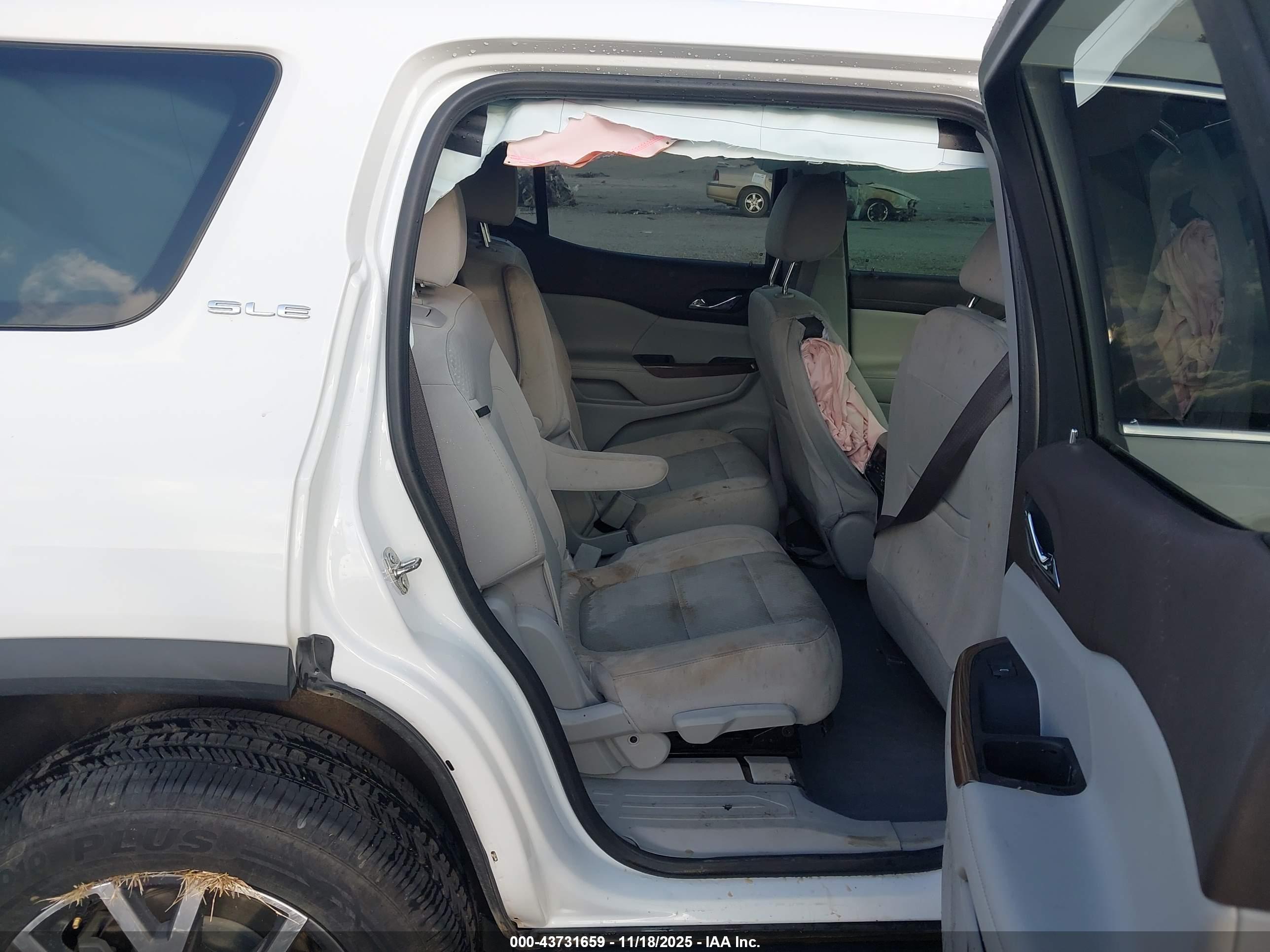 GMC ACADIA image 8