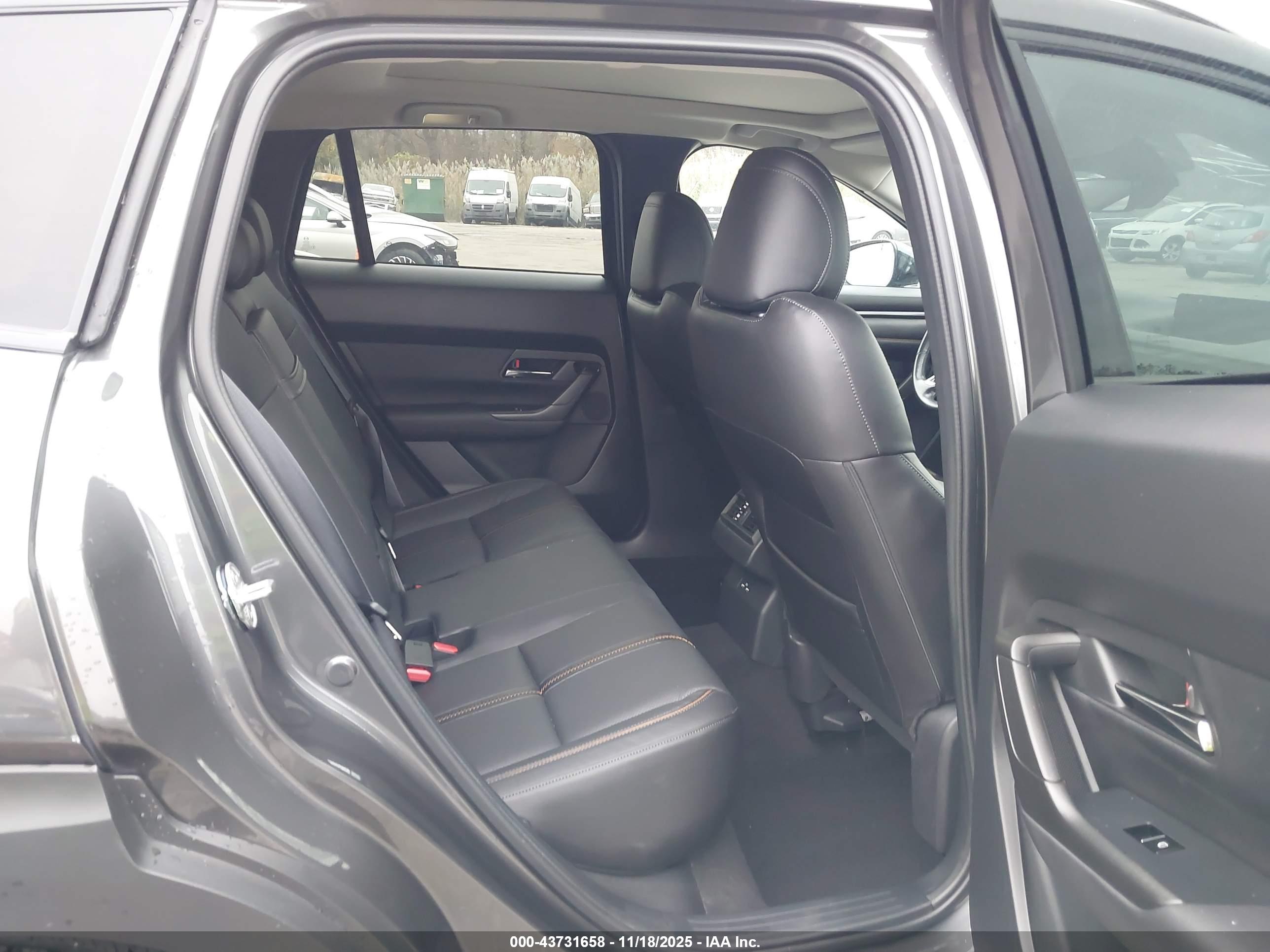 MAZDA CX-50 image 8
