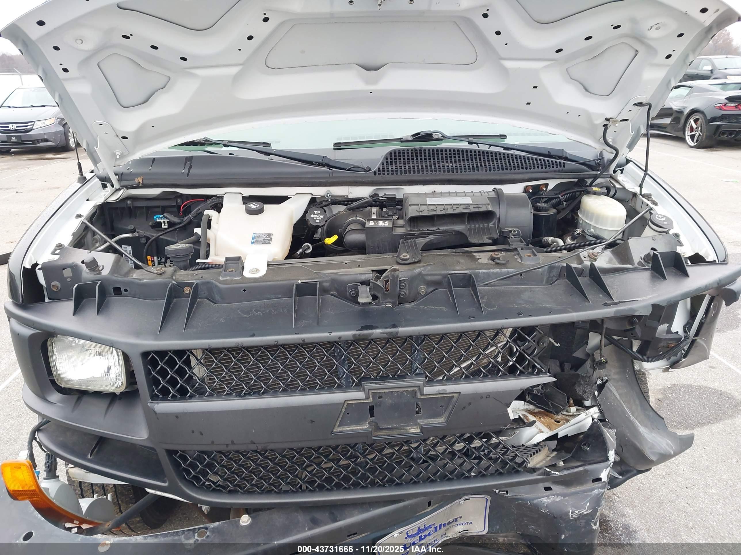 CHEVROLET EXPRESS image 10