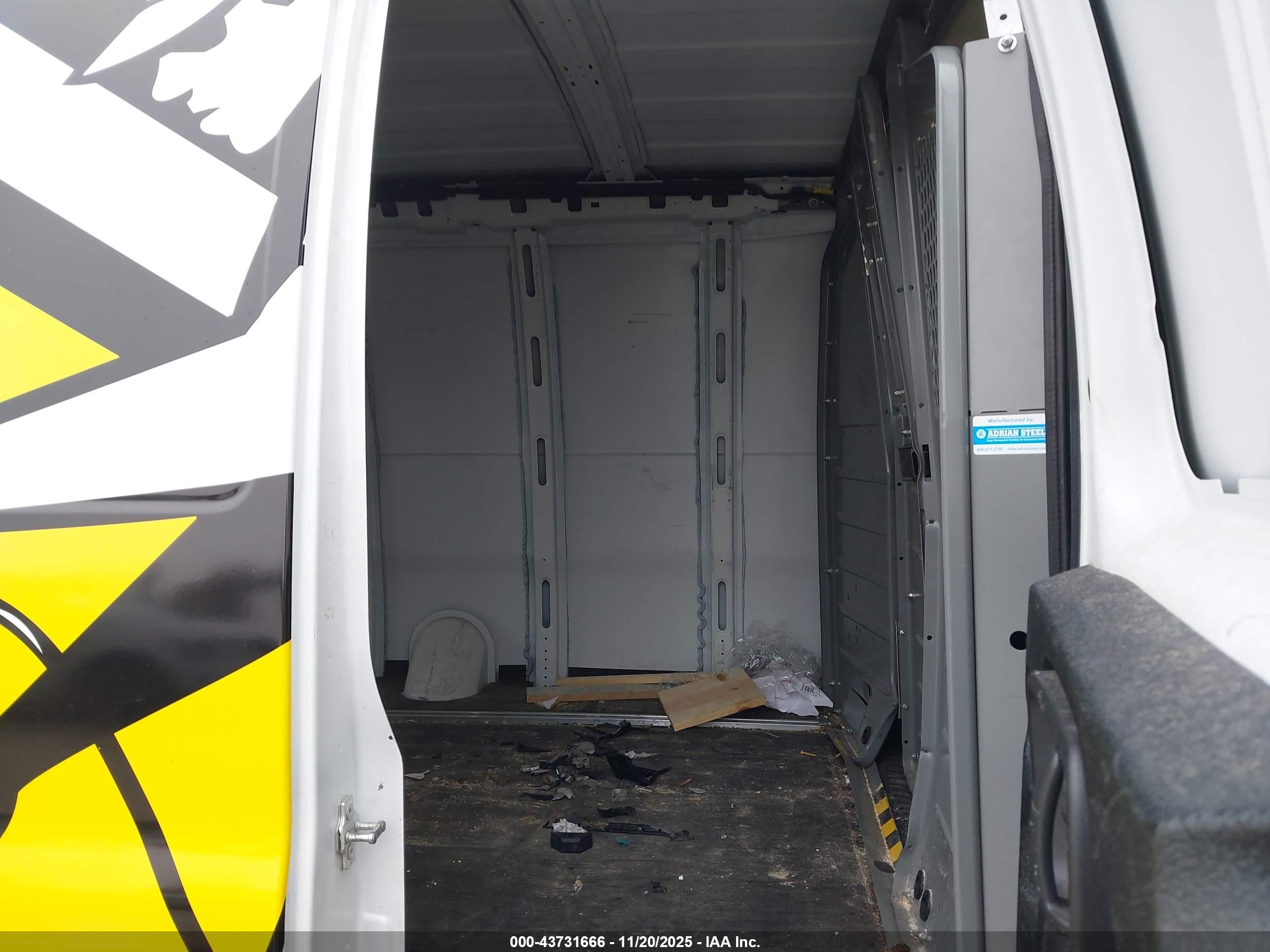CHEVROLET EXPRESS image 8