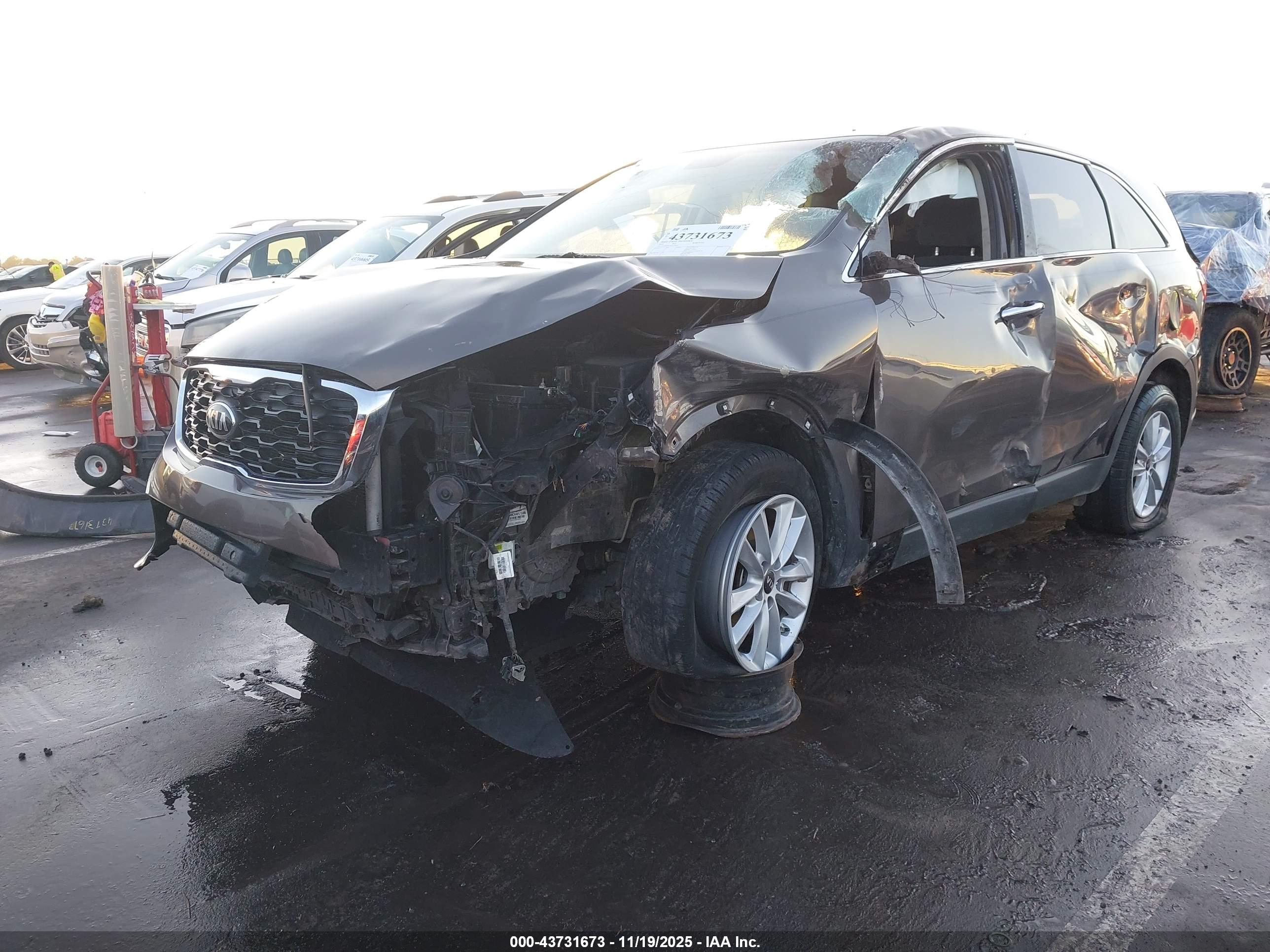 KIA SORENTO image 2