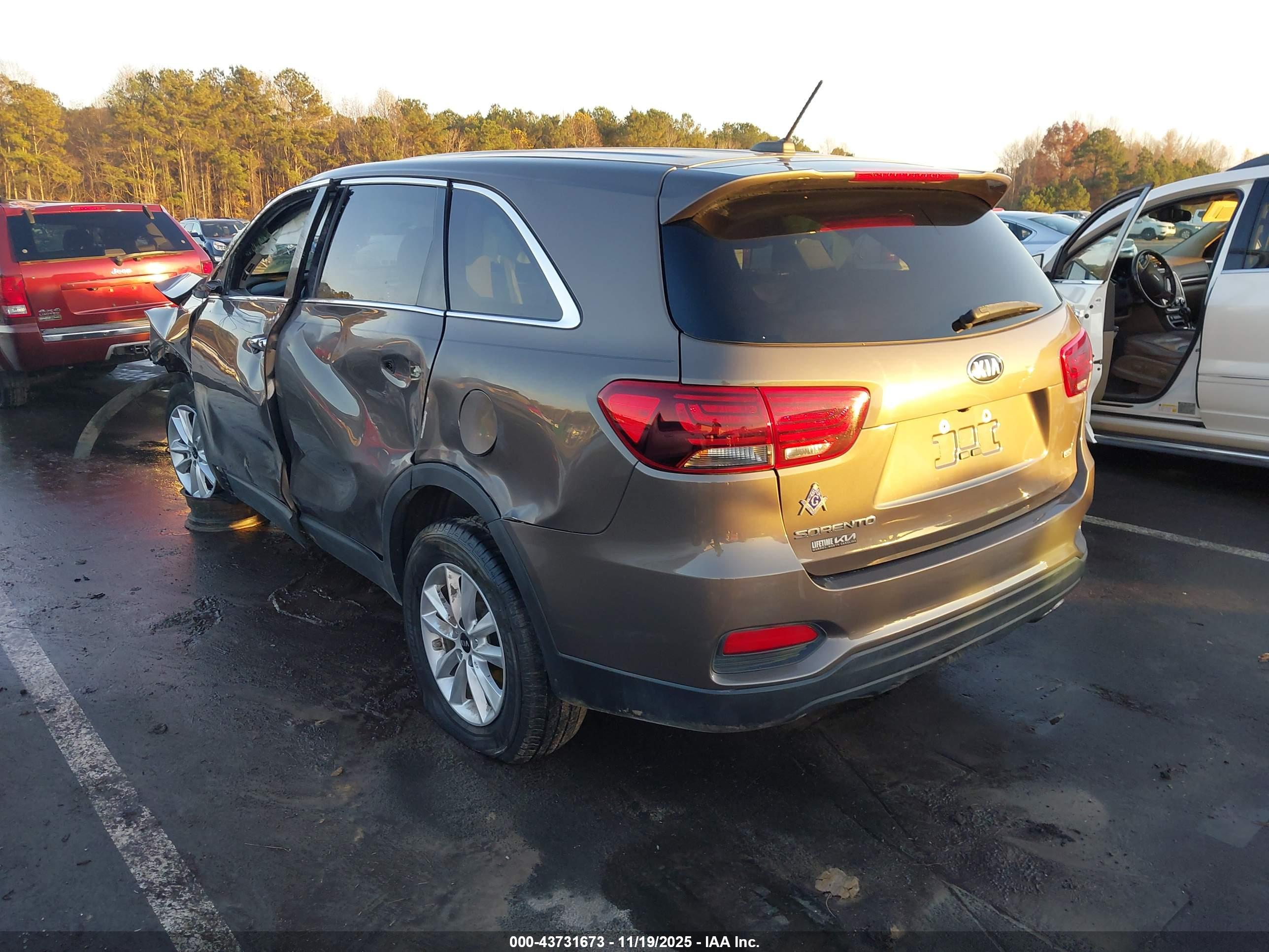 KIA SORENTO image 3