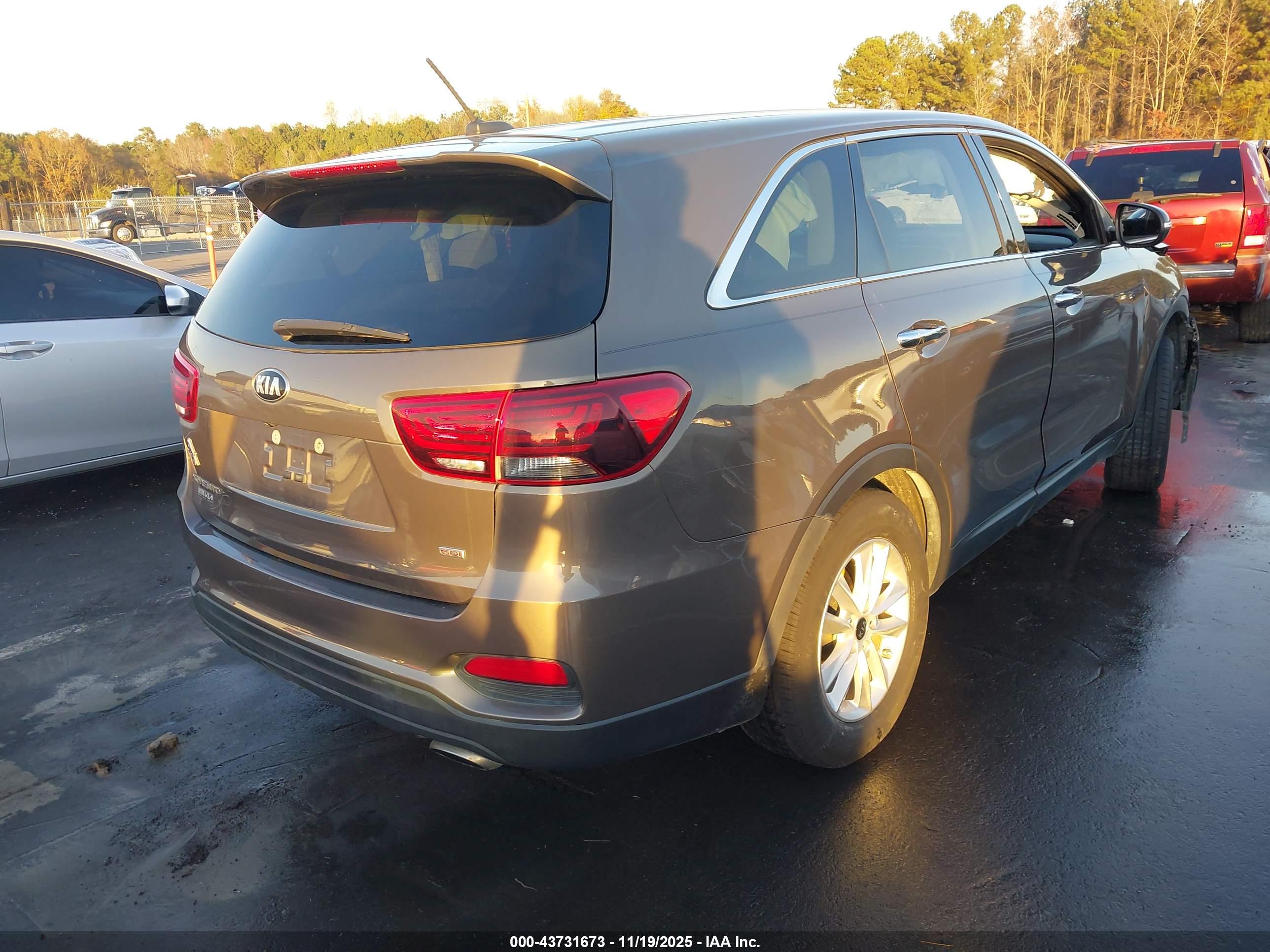 KIA SORENTO image 4