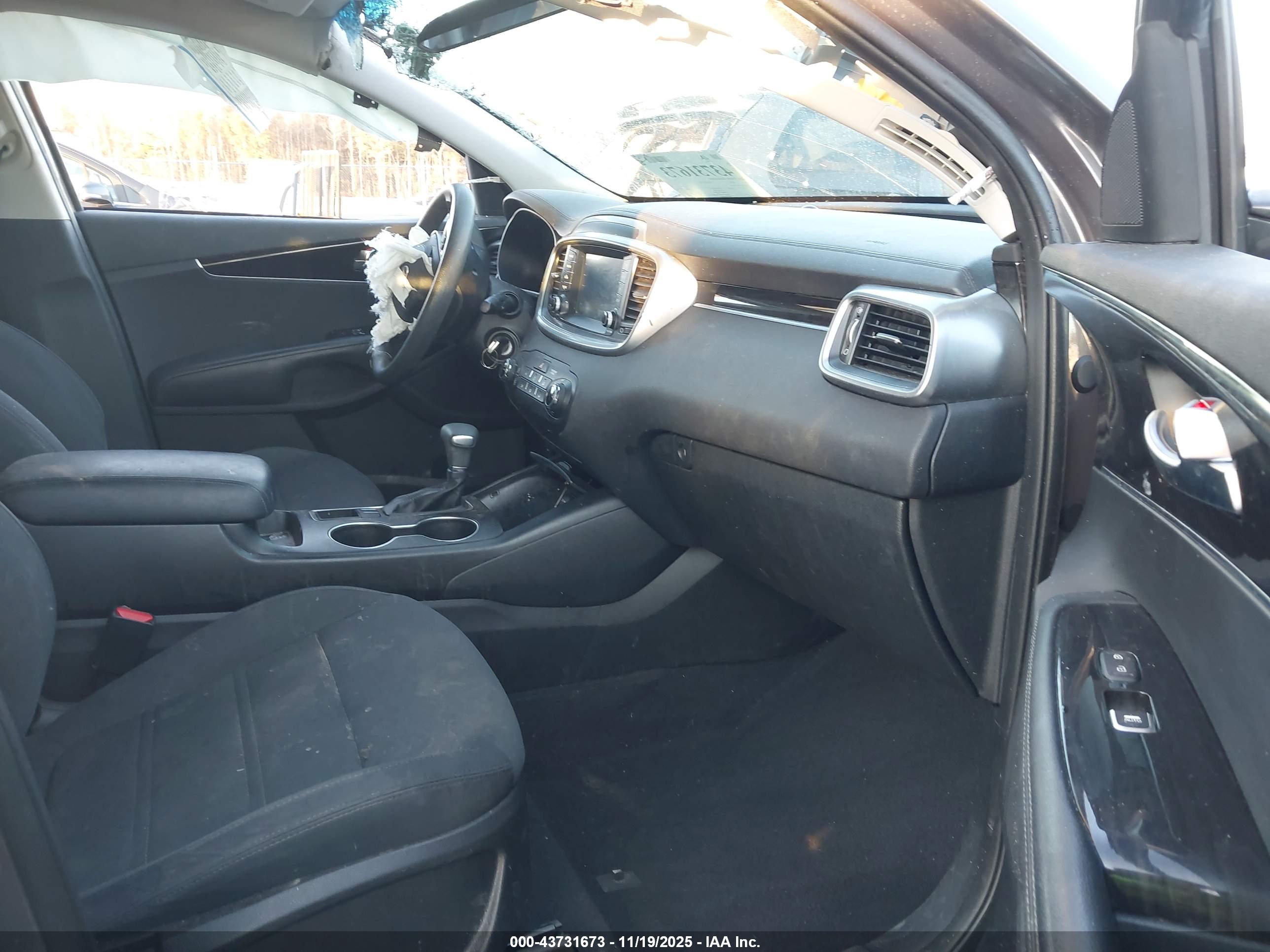 KIA SORENTO image 5