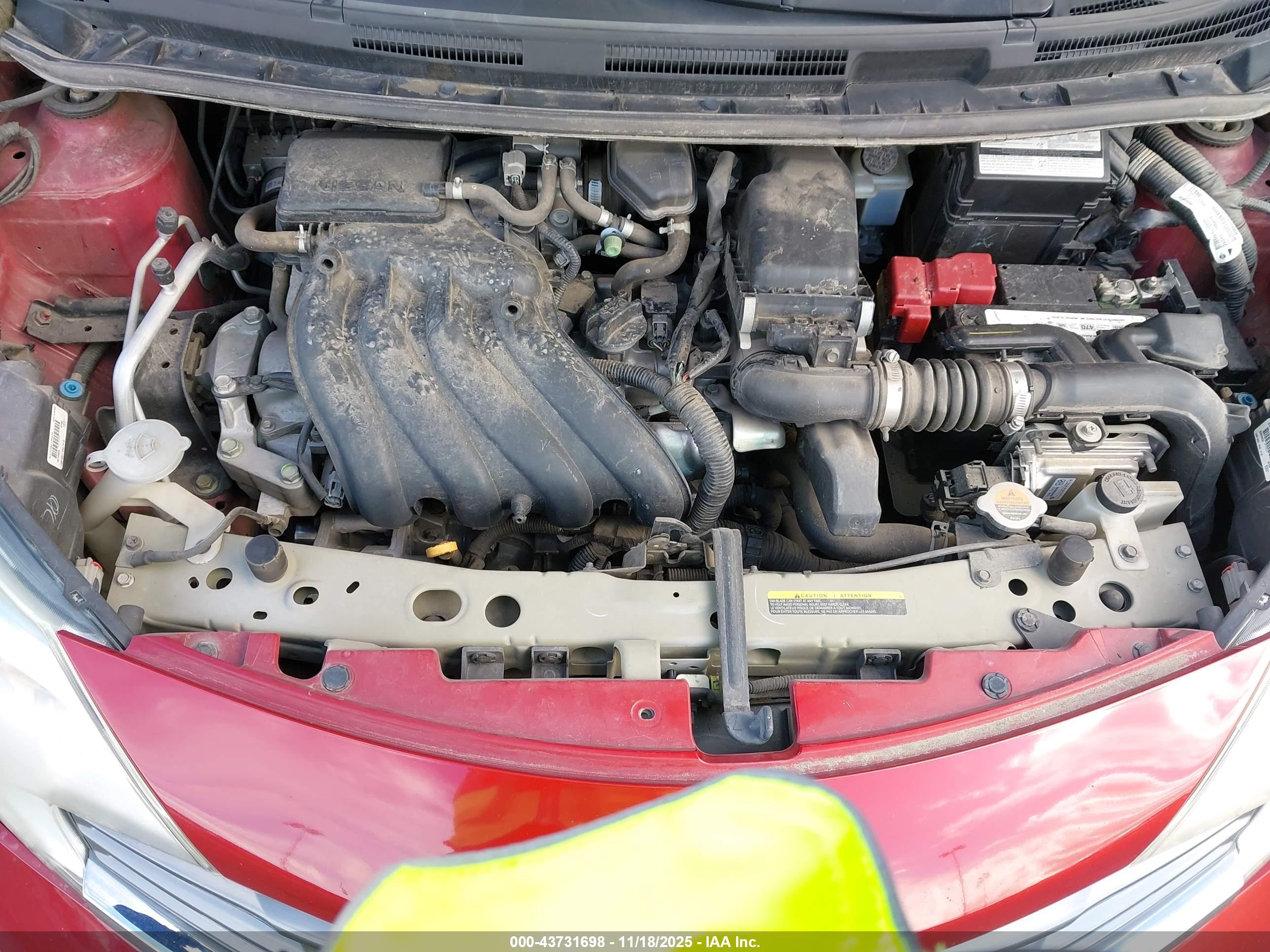 NISSAN VERSA image 10