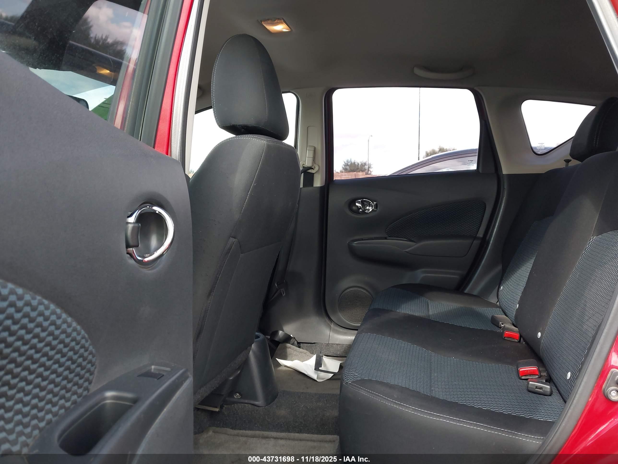 NISSAN VERSA image 8