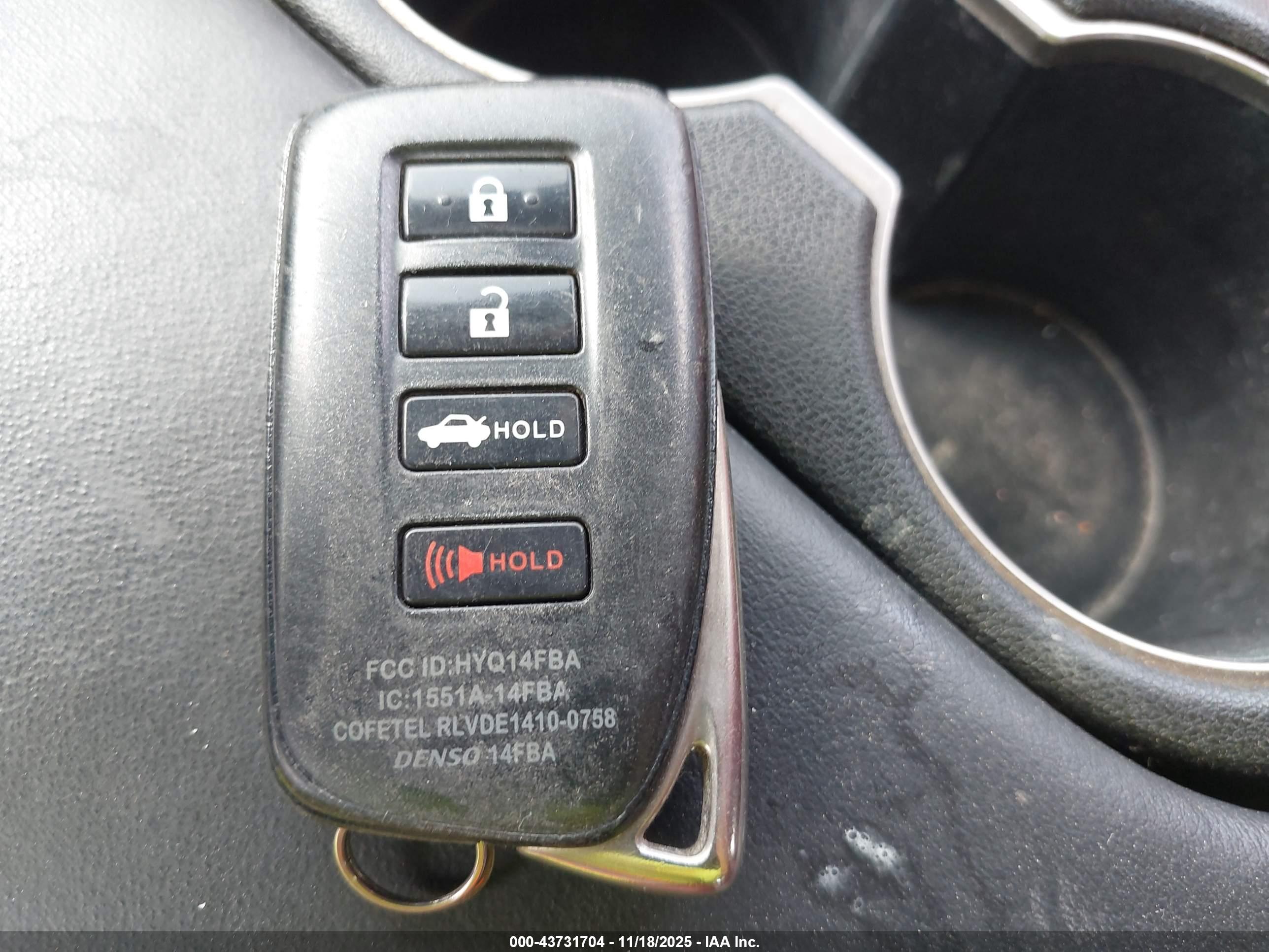LEXUS IS image 11