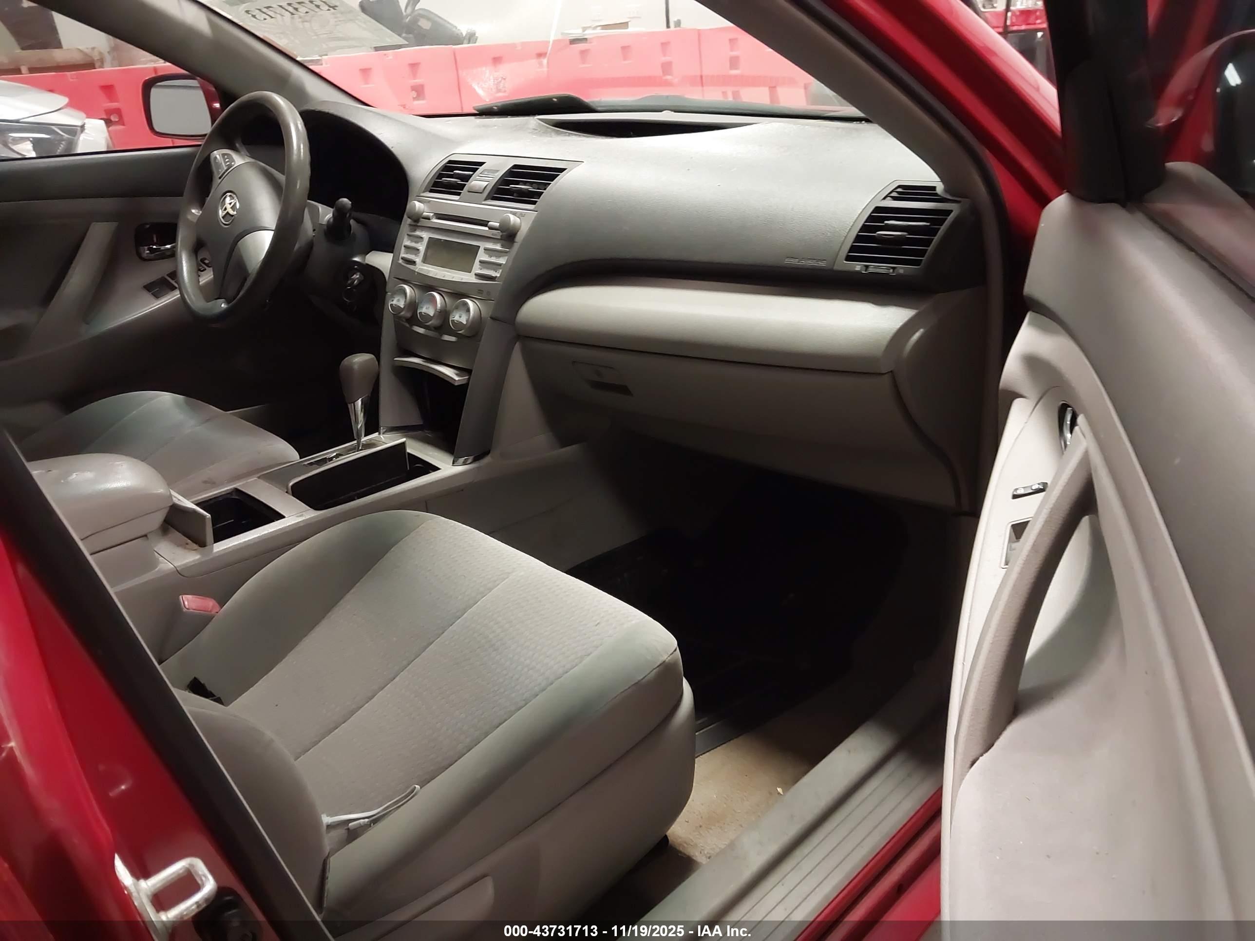 TOYOTA CAMRY image 5
