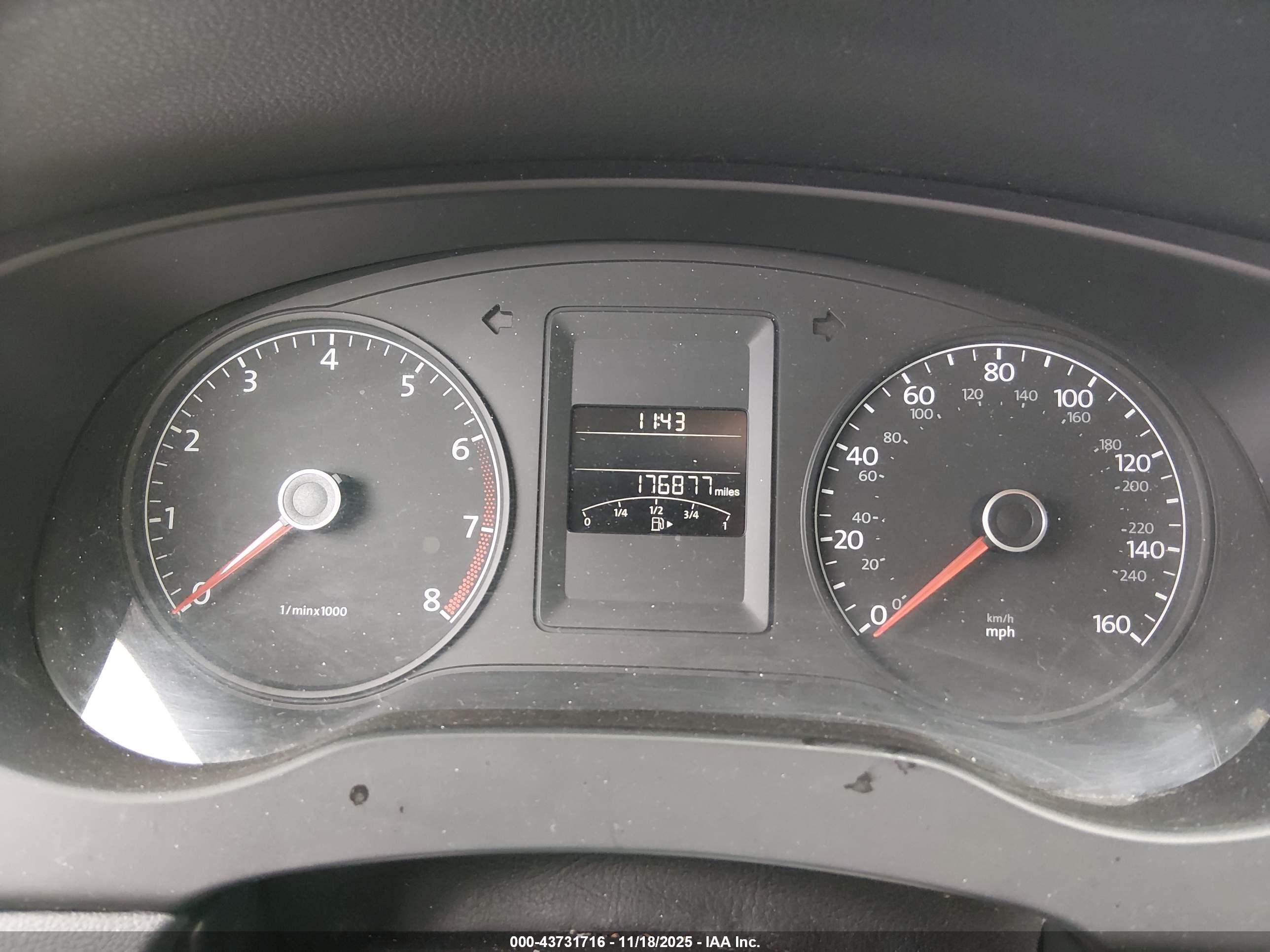VOLKSWAGEN JETTA image 7