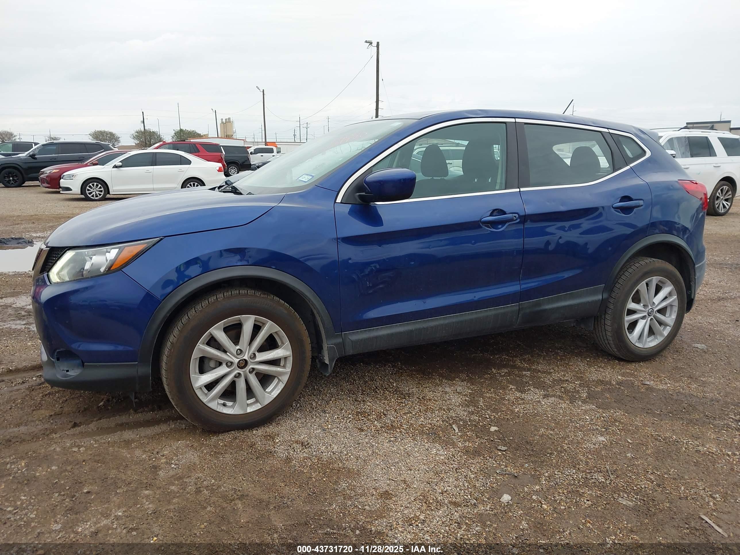 NISSAN ROGUE image 2
