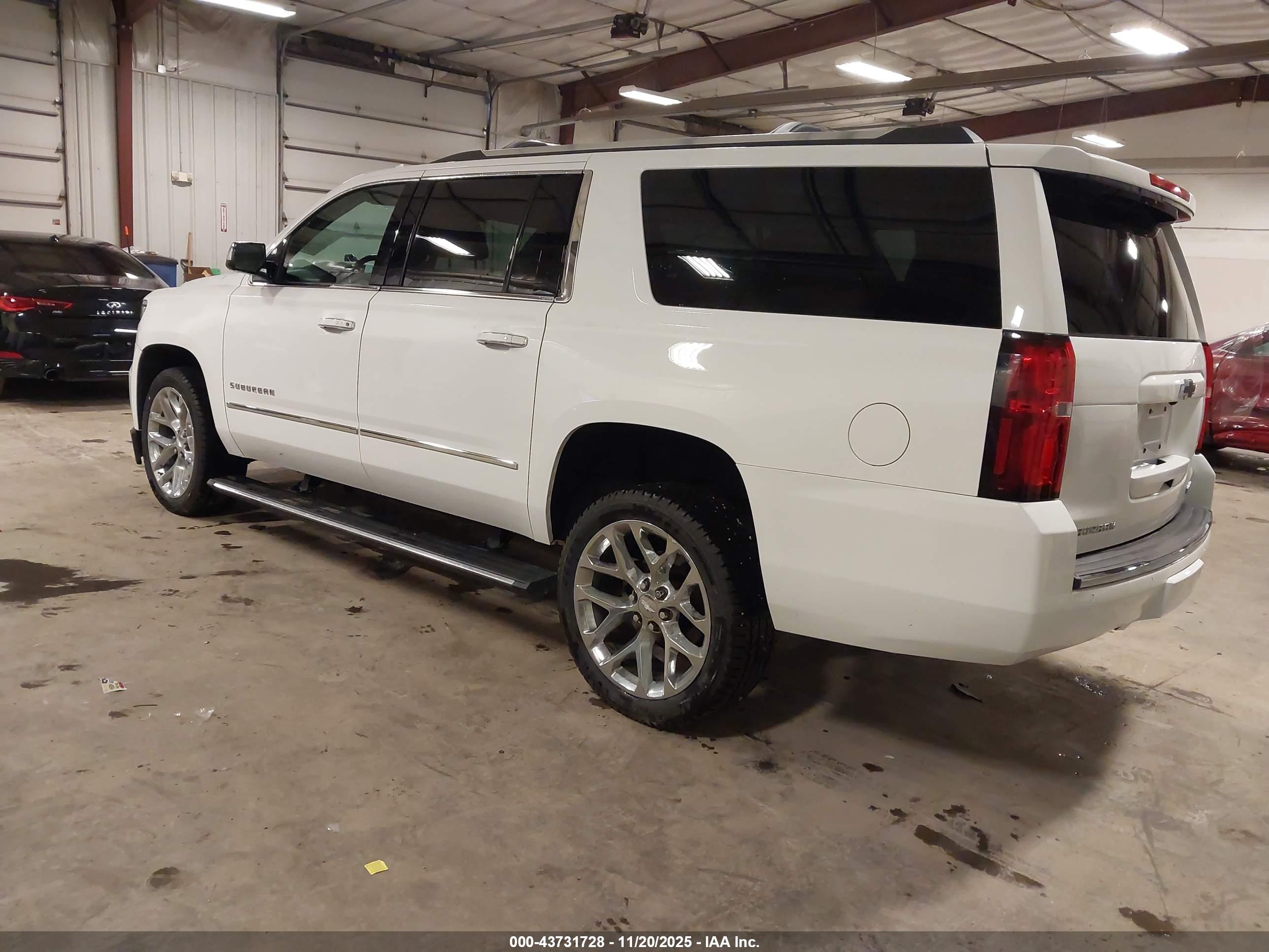 CHEVROLET SUBURBAN image 3