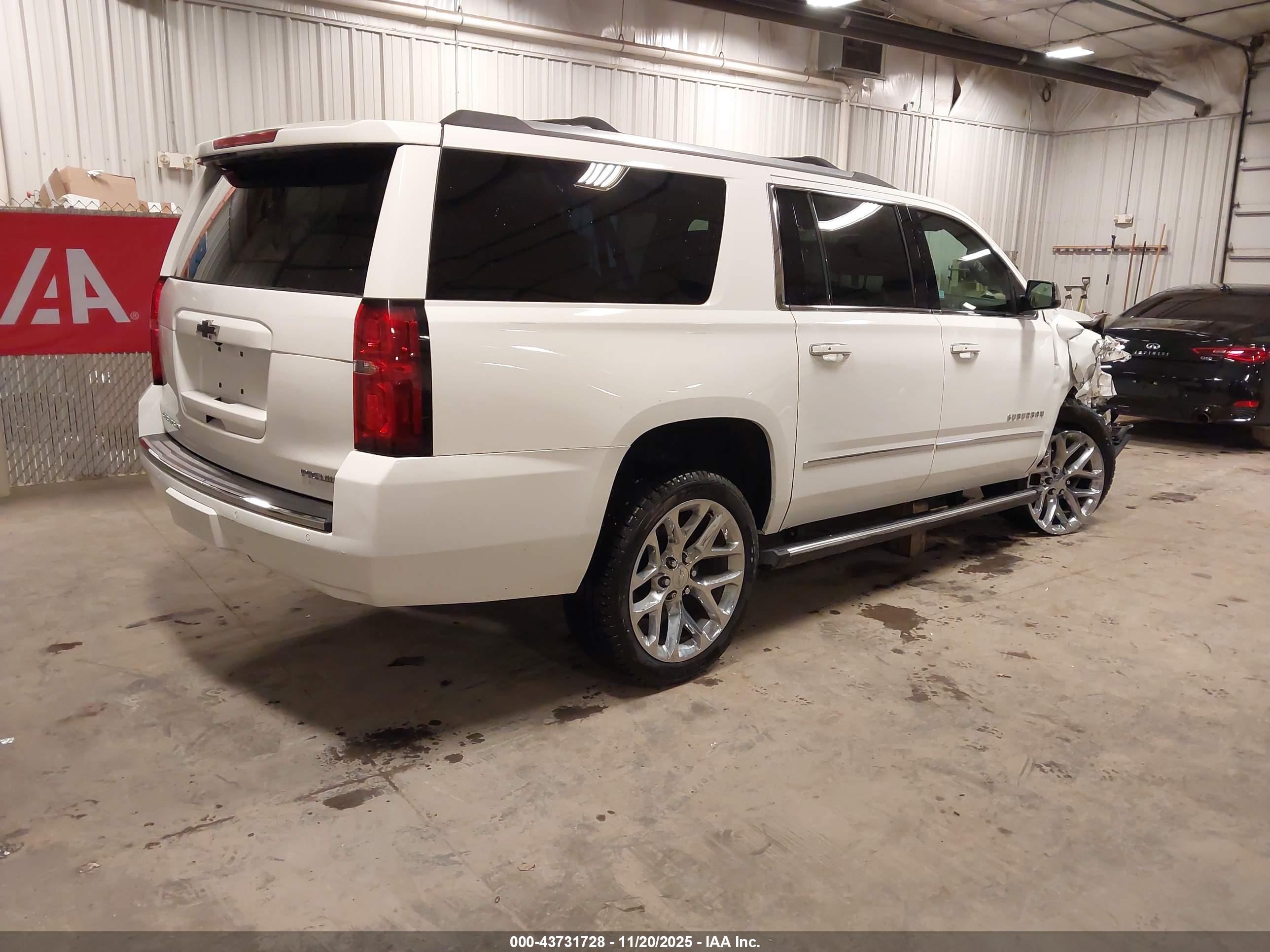 CHEVROLET SUBURBAN image 4