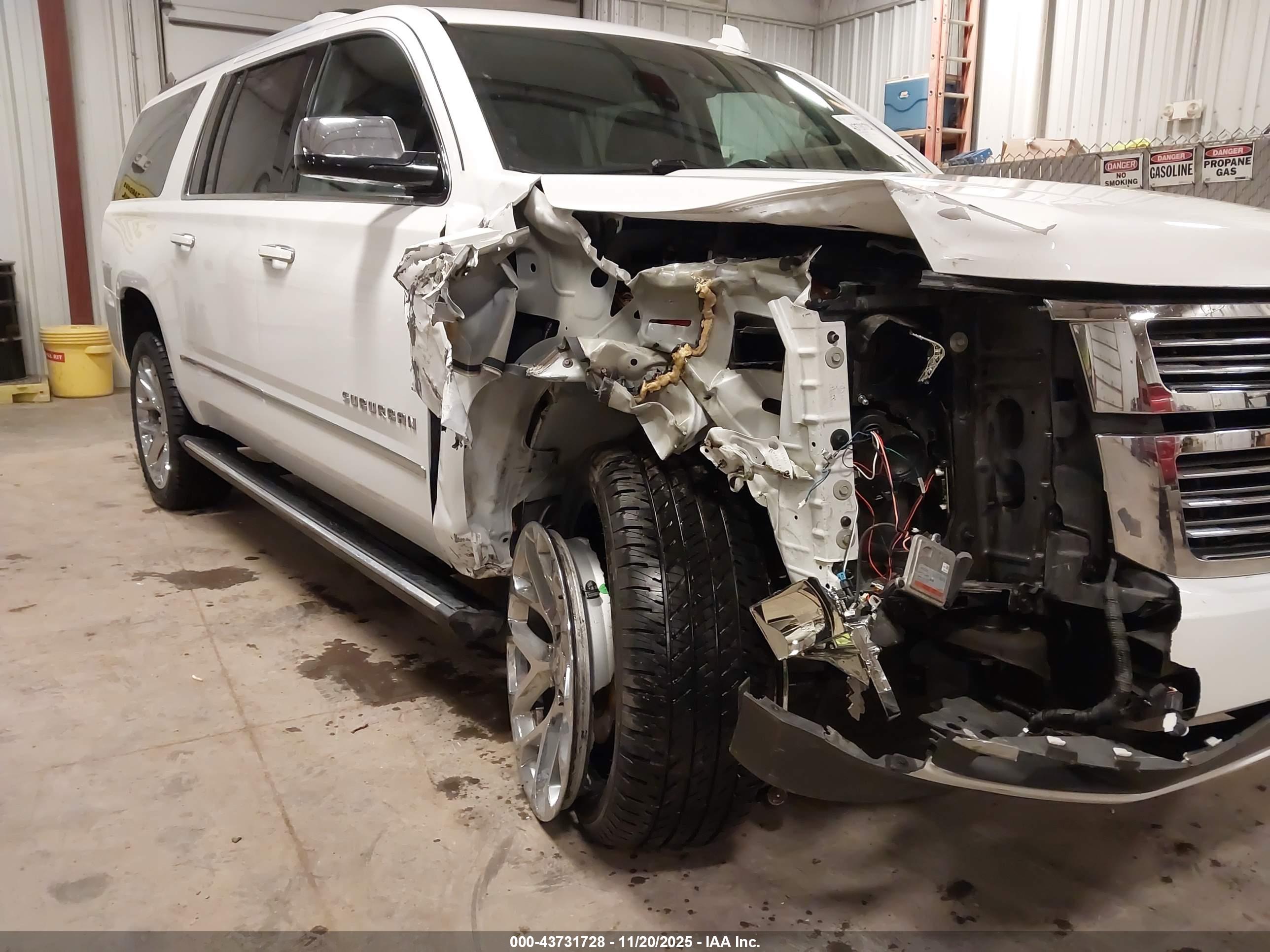 CHEVROLET SUBURBAN image 6