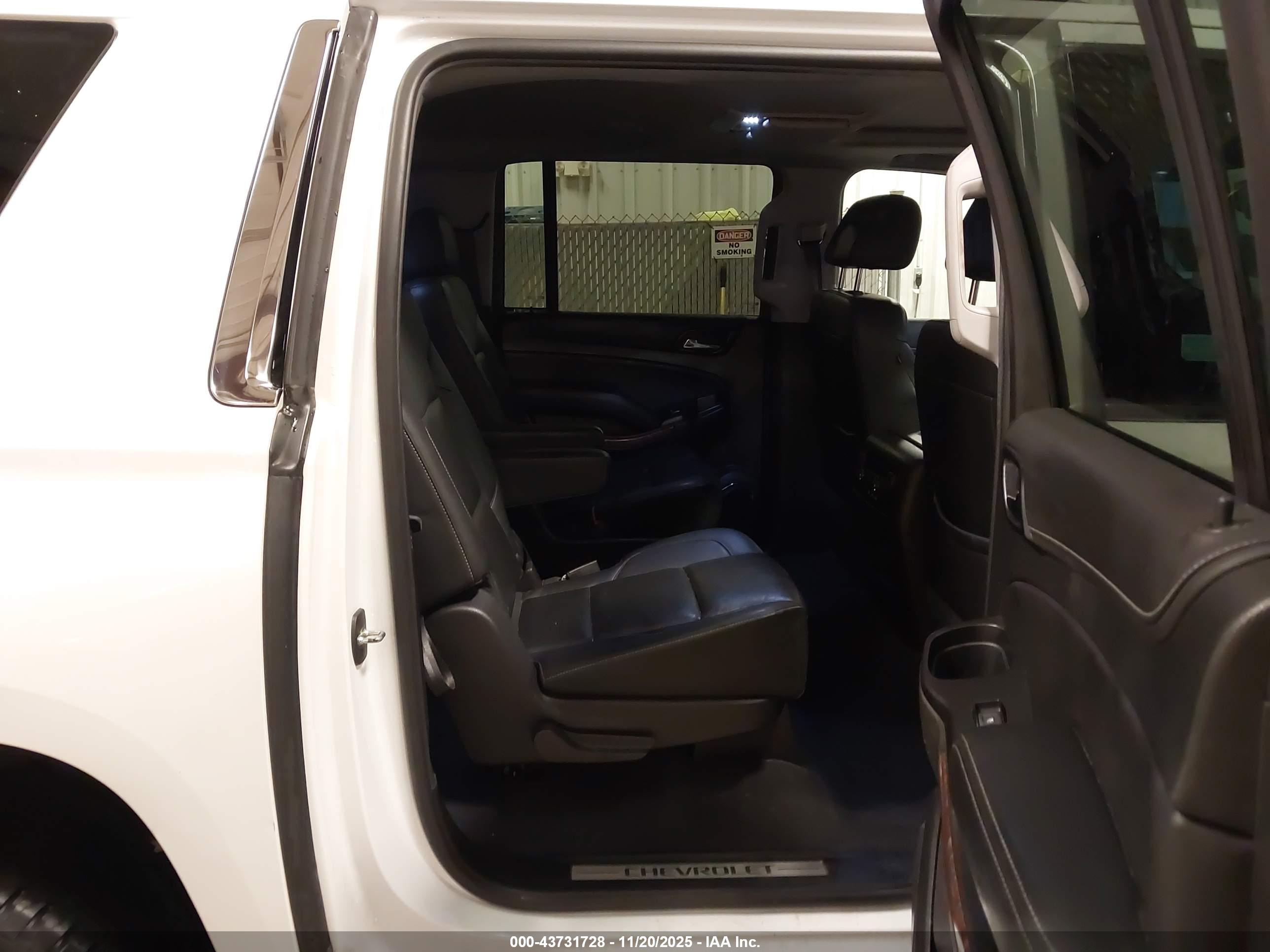 CHEVROLET SUBURBAN image 8