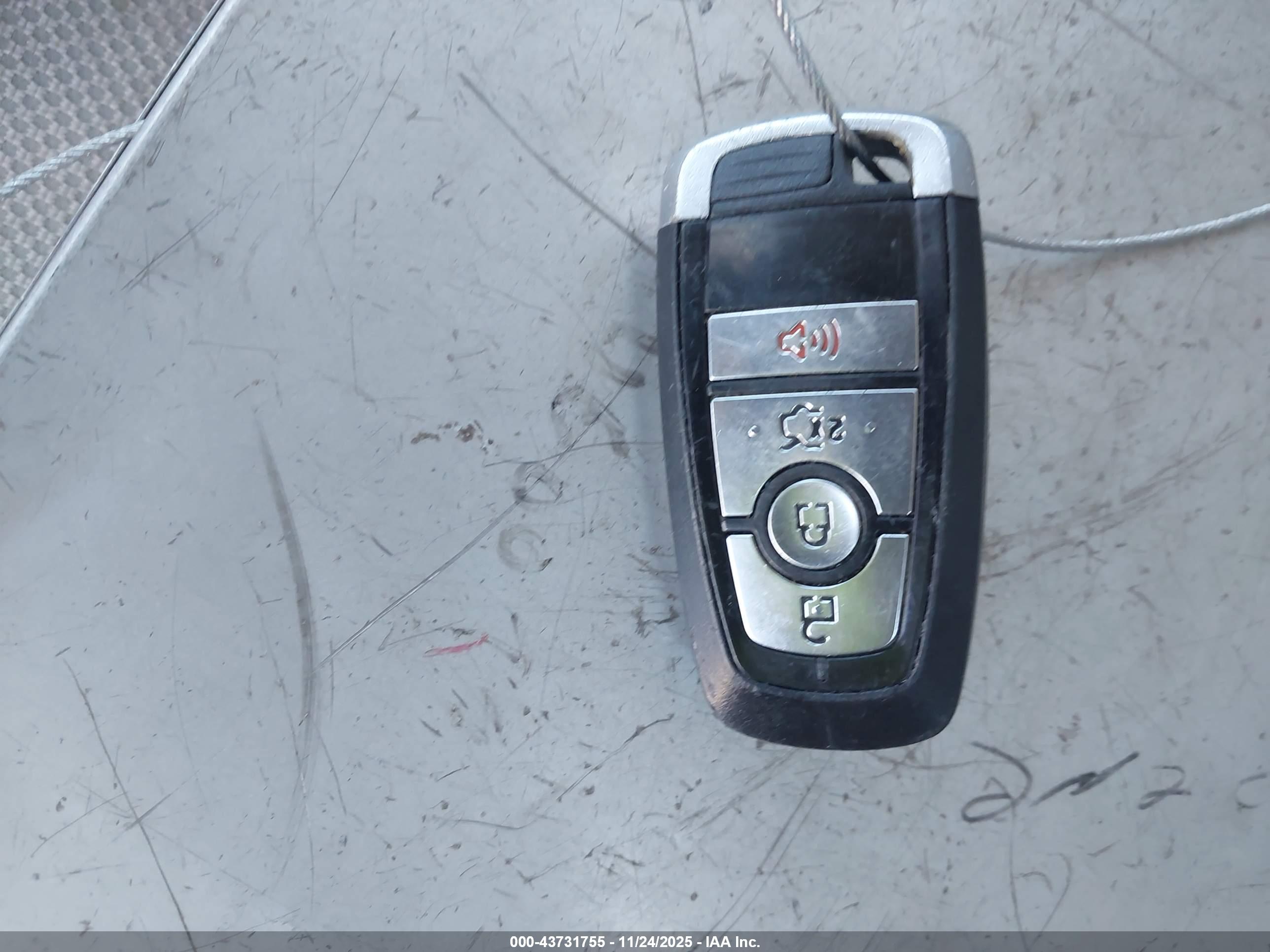 FORD FUSION image 11