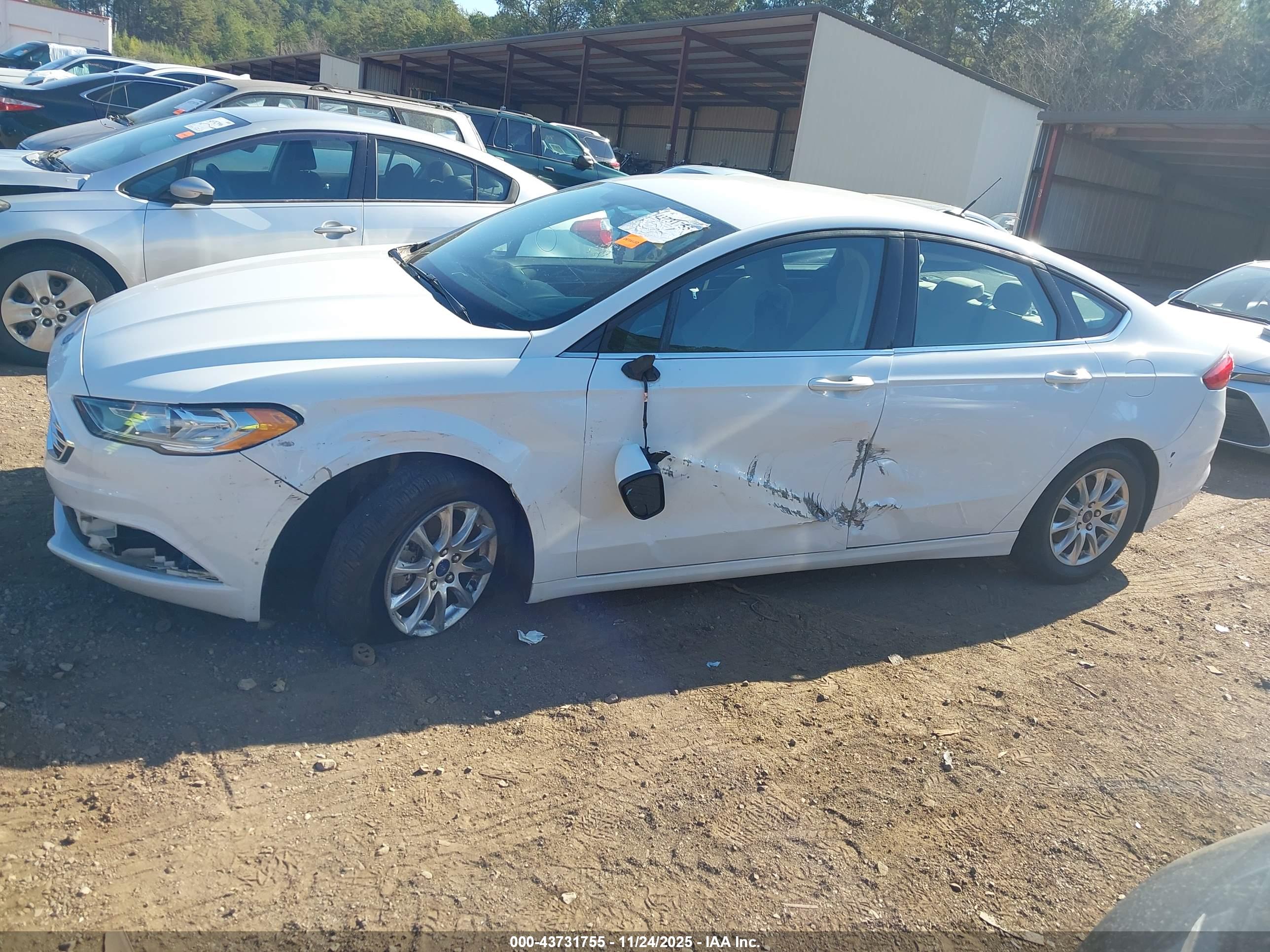 FORD FUSION image 6