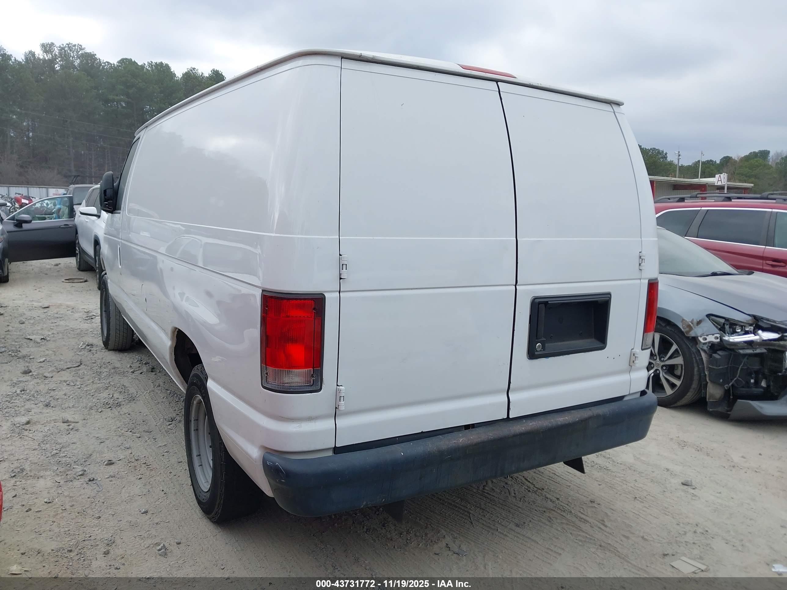 FORD E-150 image 3