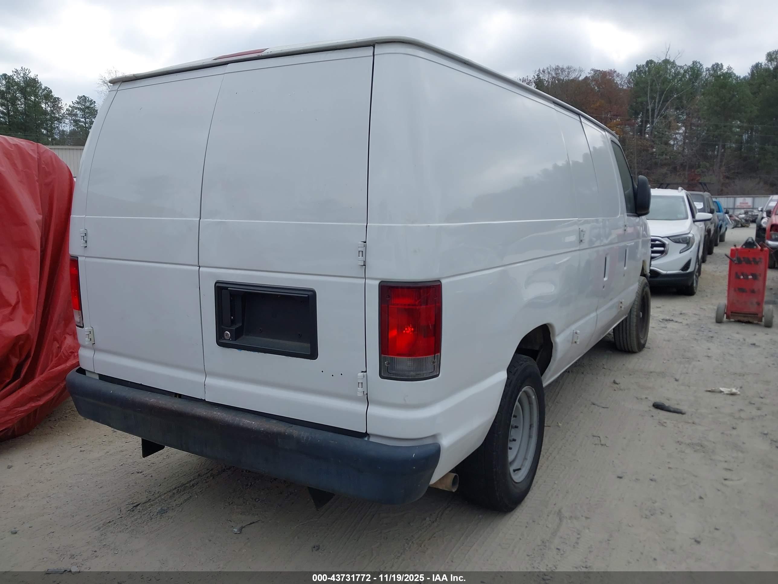 FORD E-150 image 4
