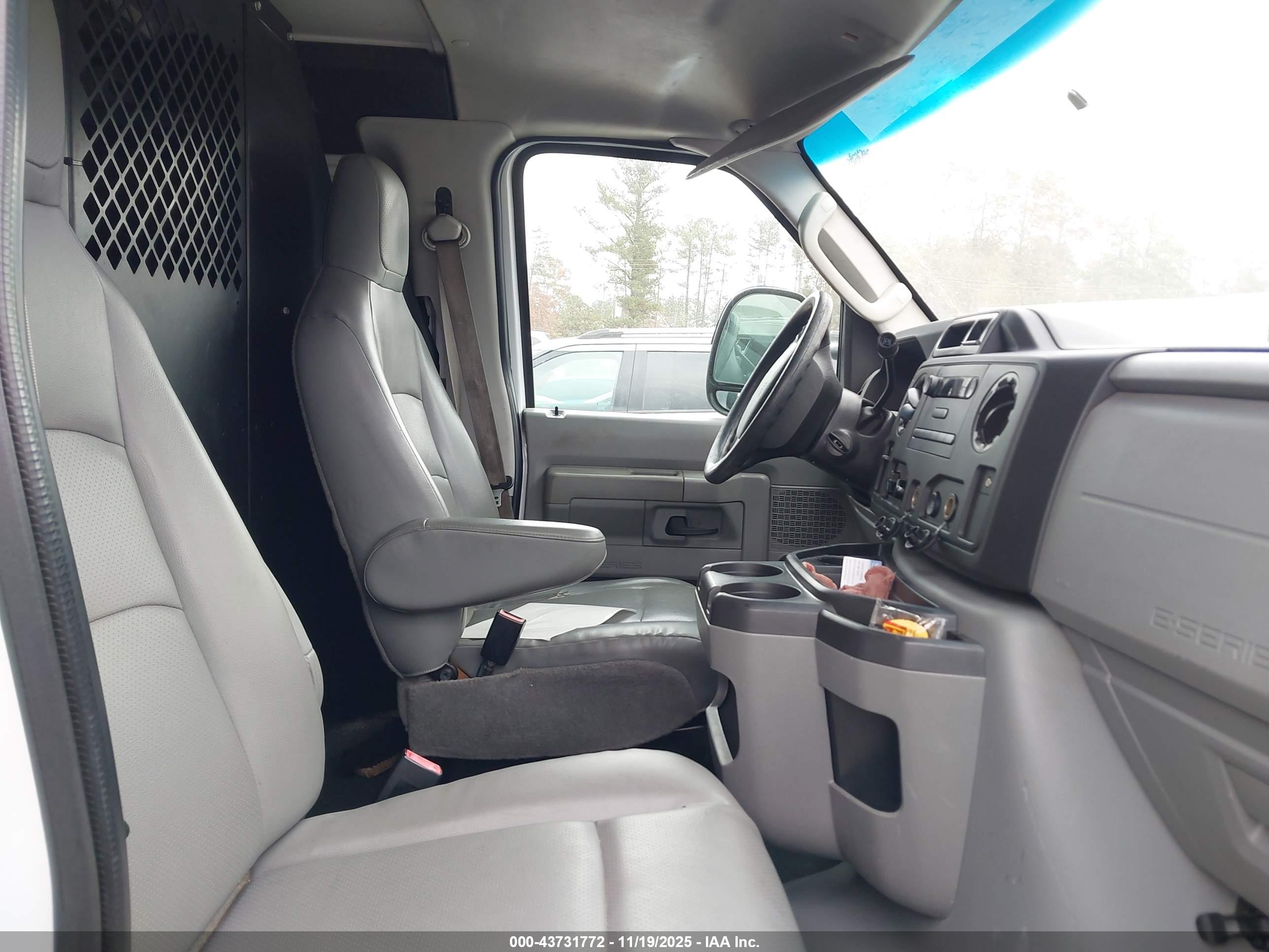 FORD E-150 image 5