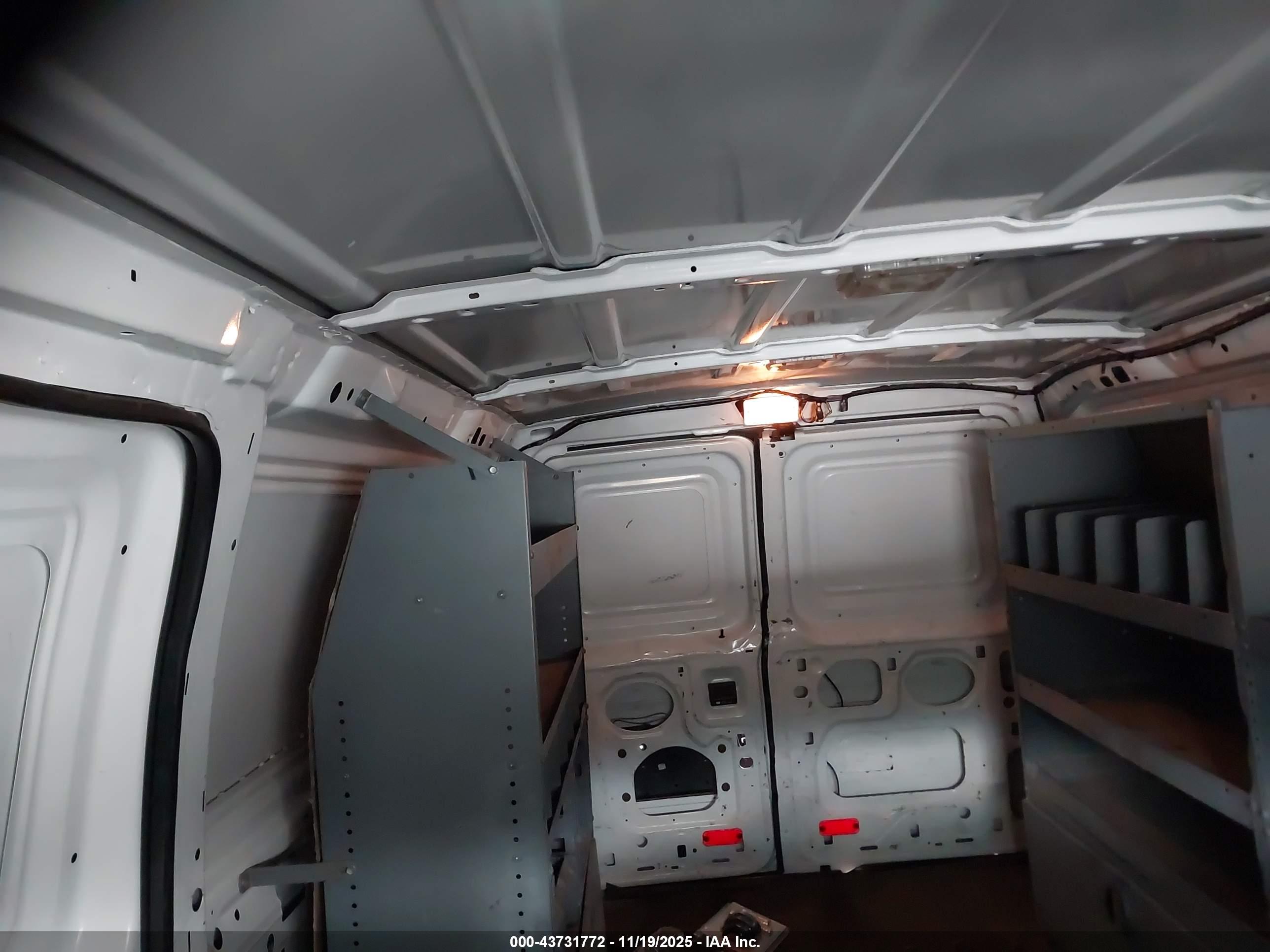FORD E-150 image 8