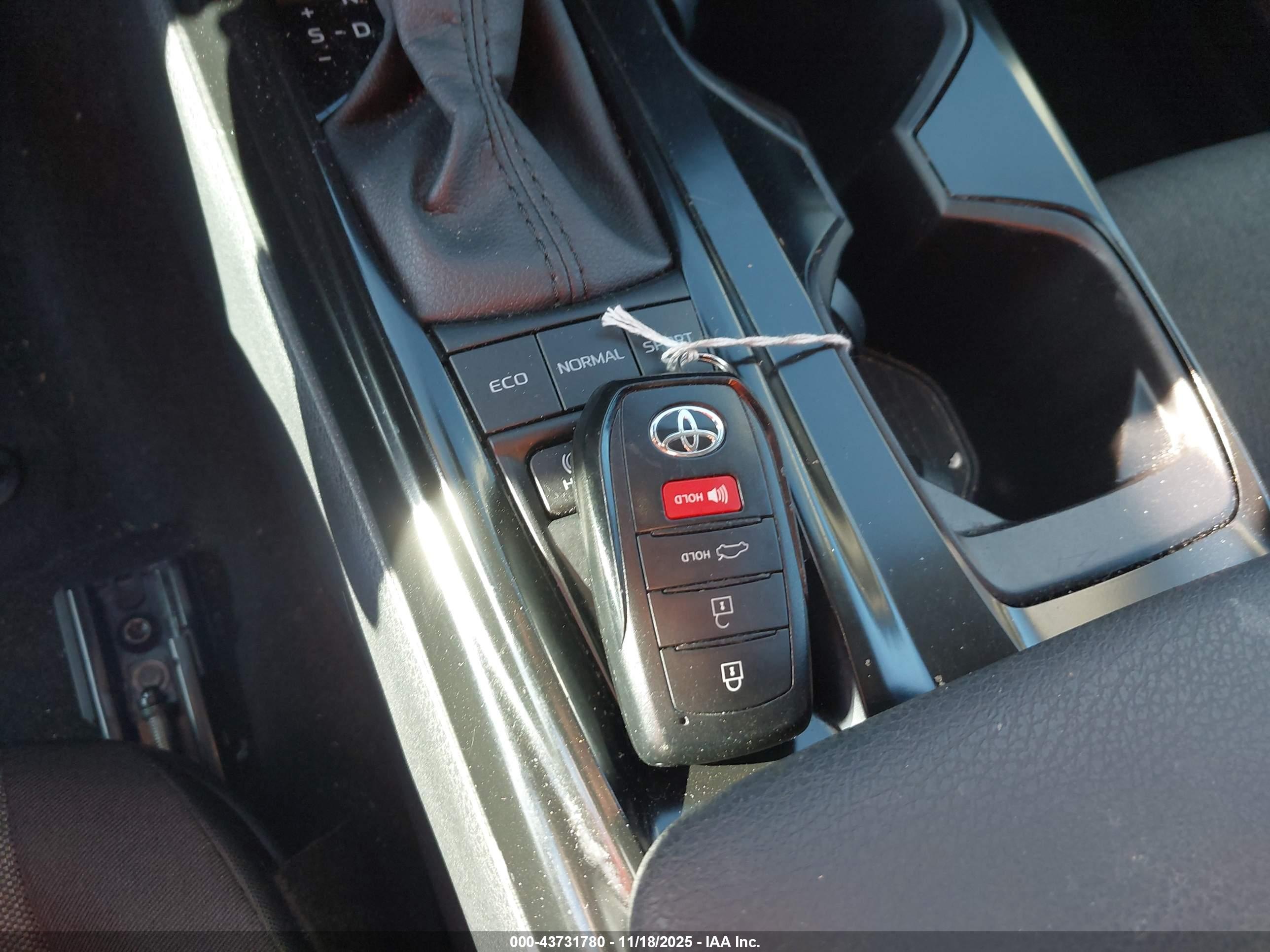 TOYOTA CAMRY image 11