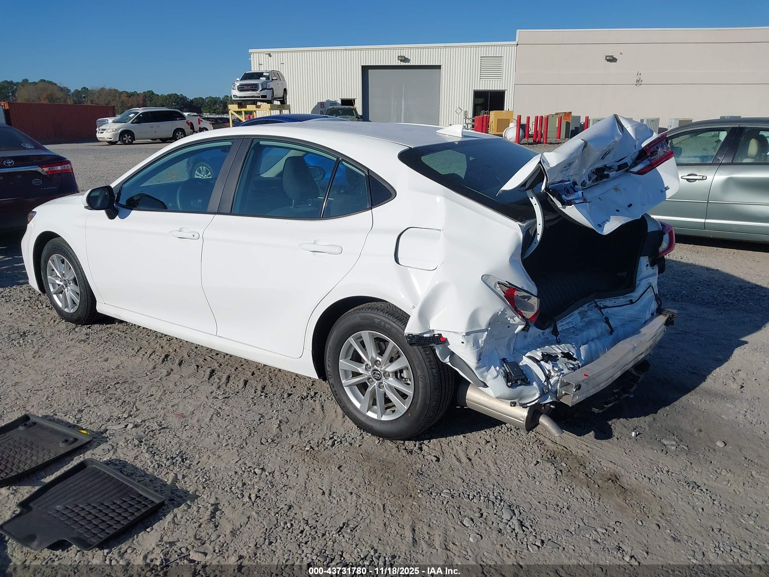 TOYOTA CAMRY image 3
