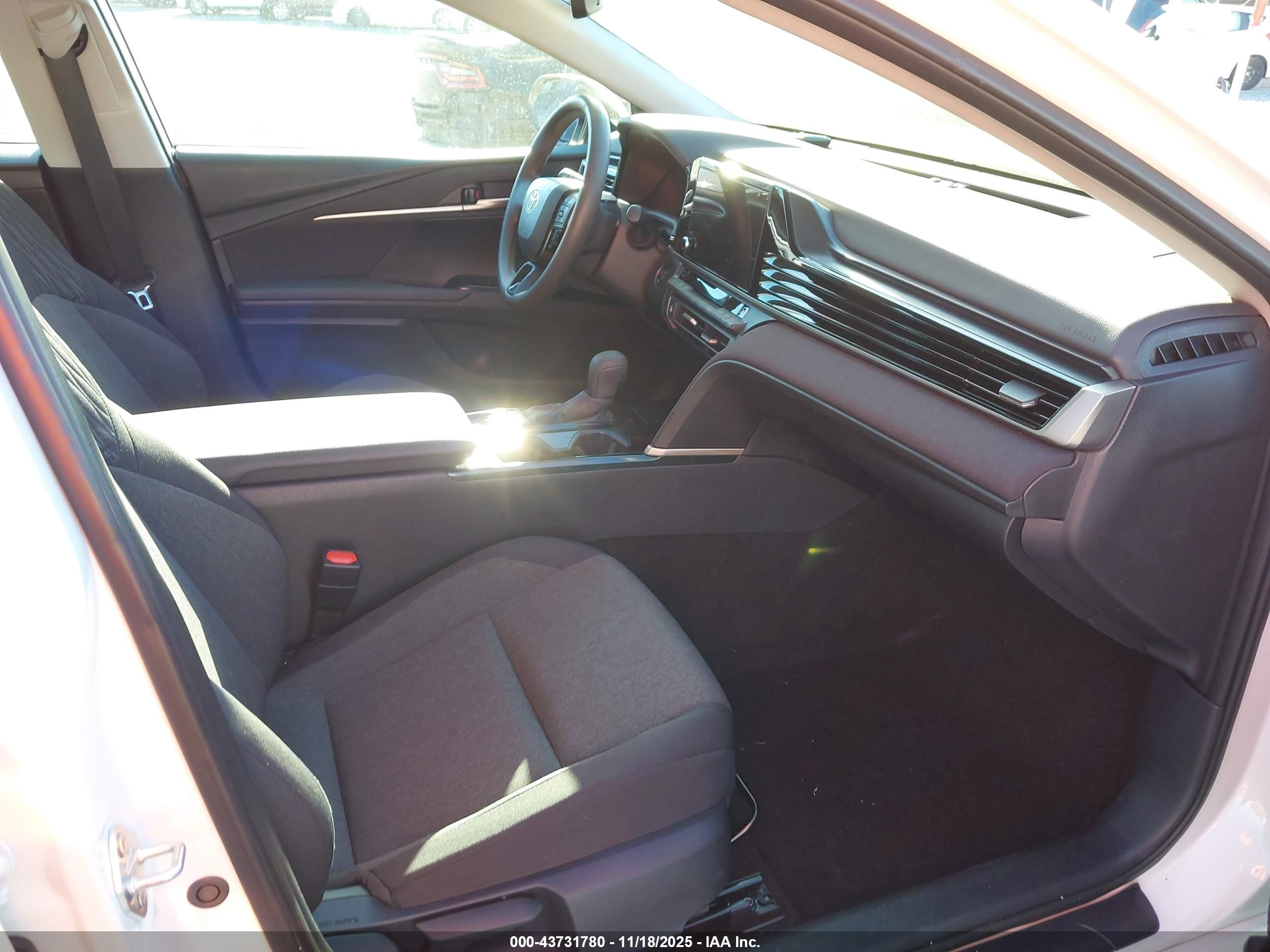 TOYOTA CAMRY image 5
