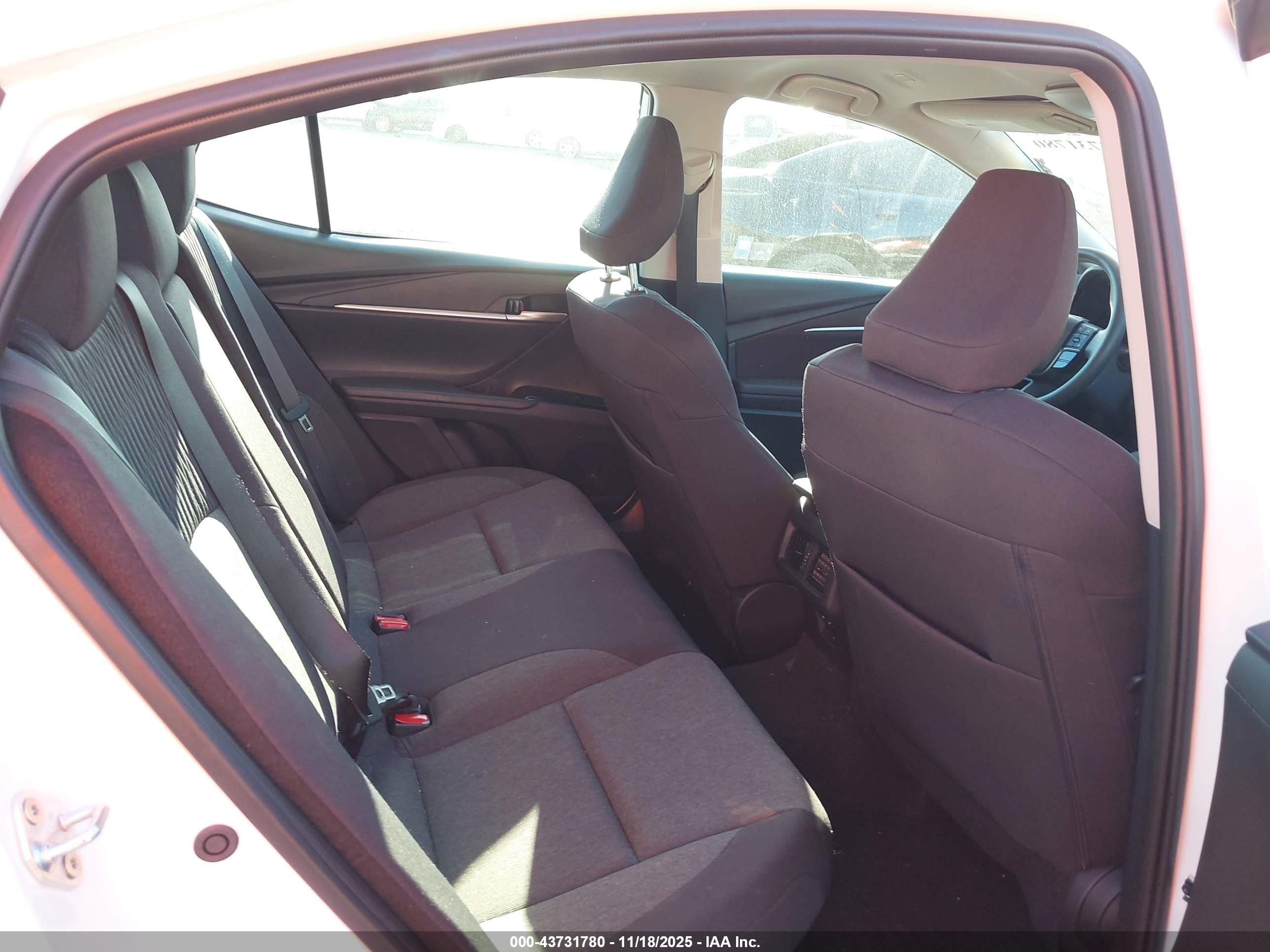 TOYOTA CAMRY image 8