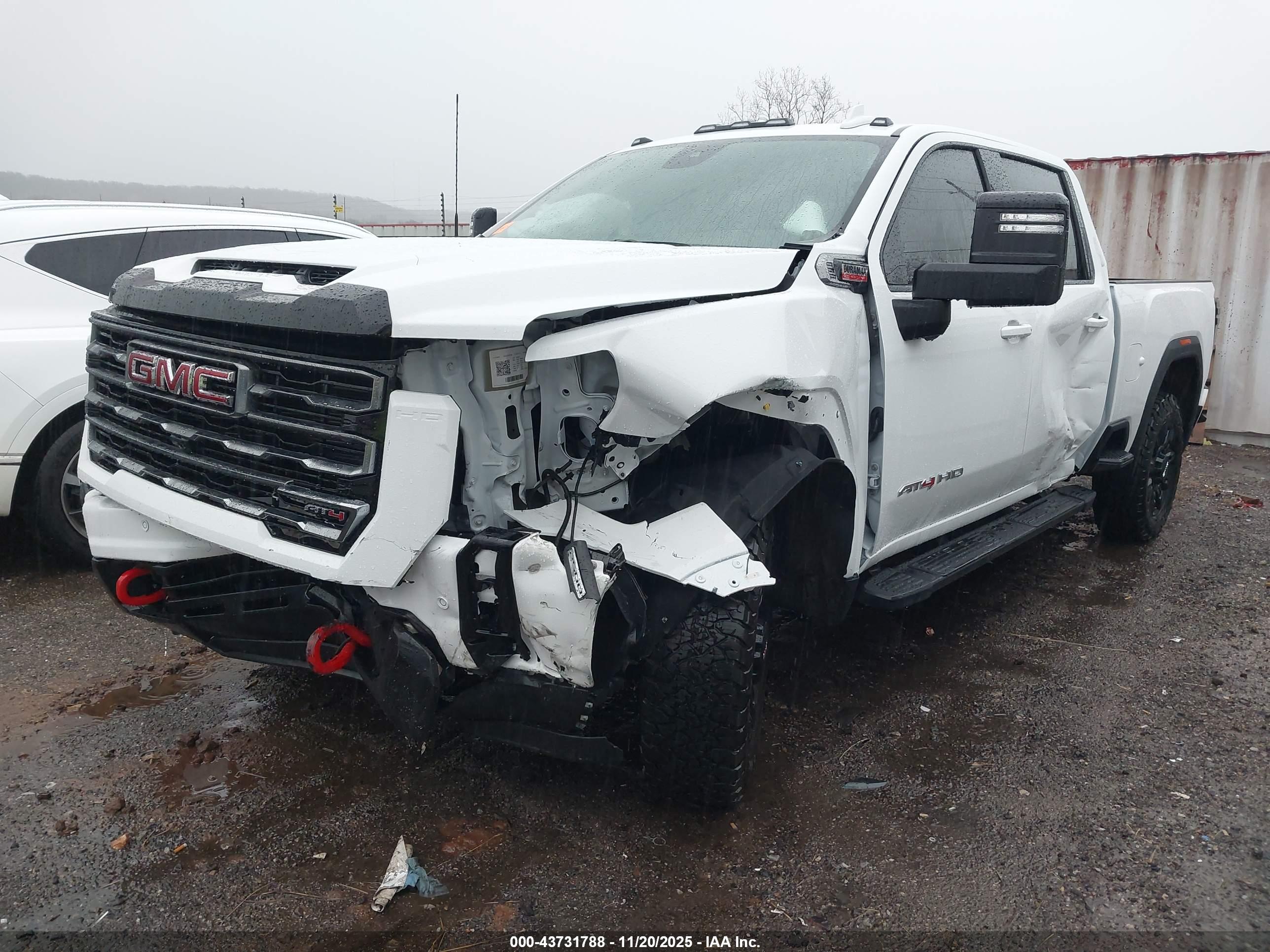 GMC SIERRA image 2