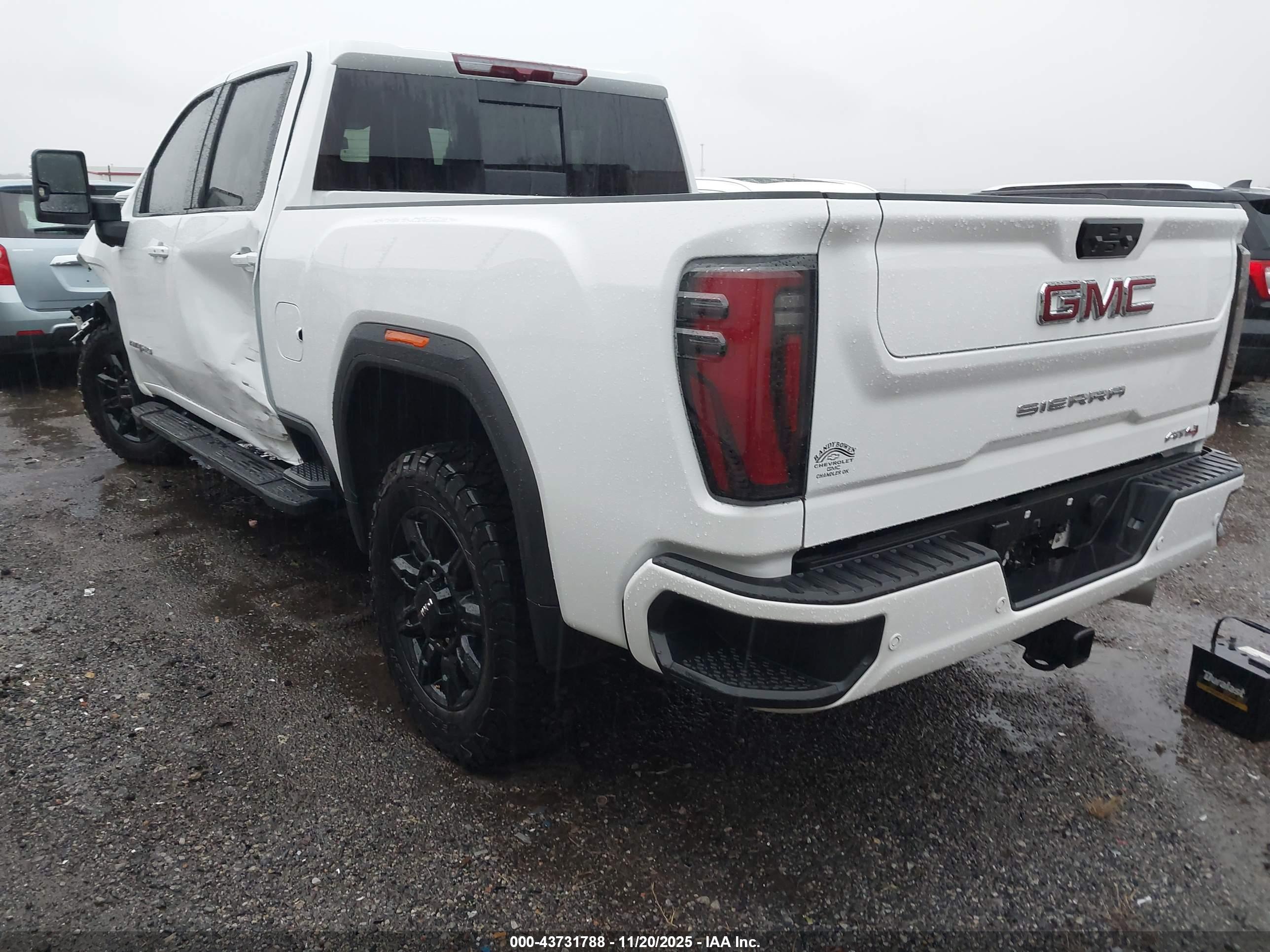 GMC SIERRA image 3