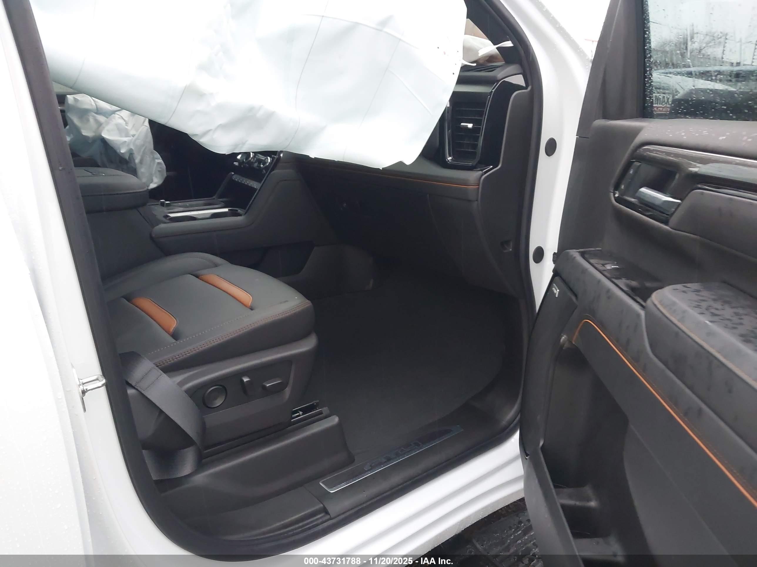 GMC SIERRA image 8