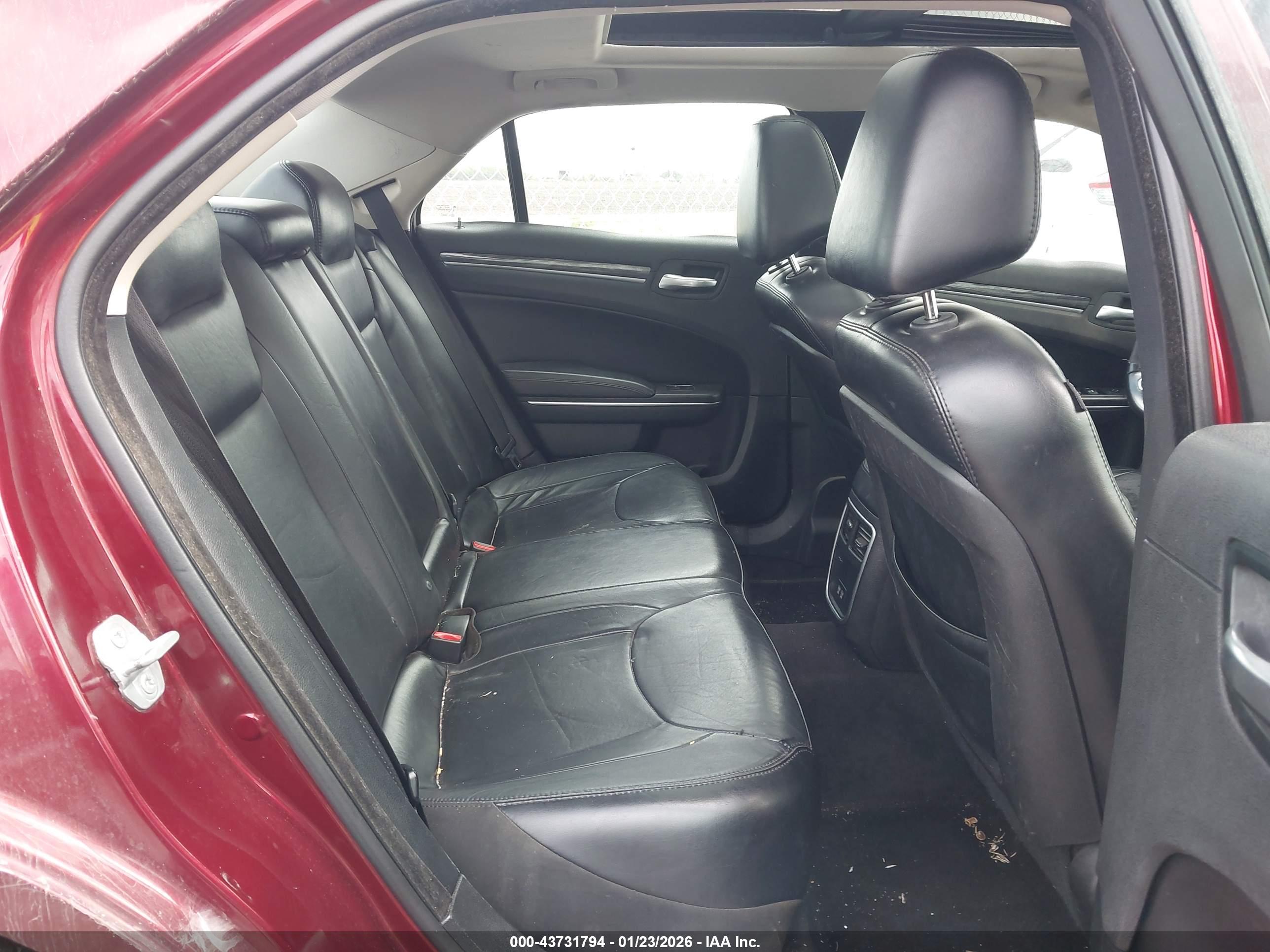 CHRYSLER 300 image 8