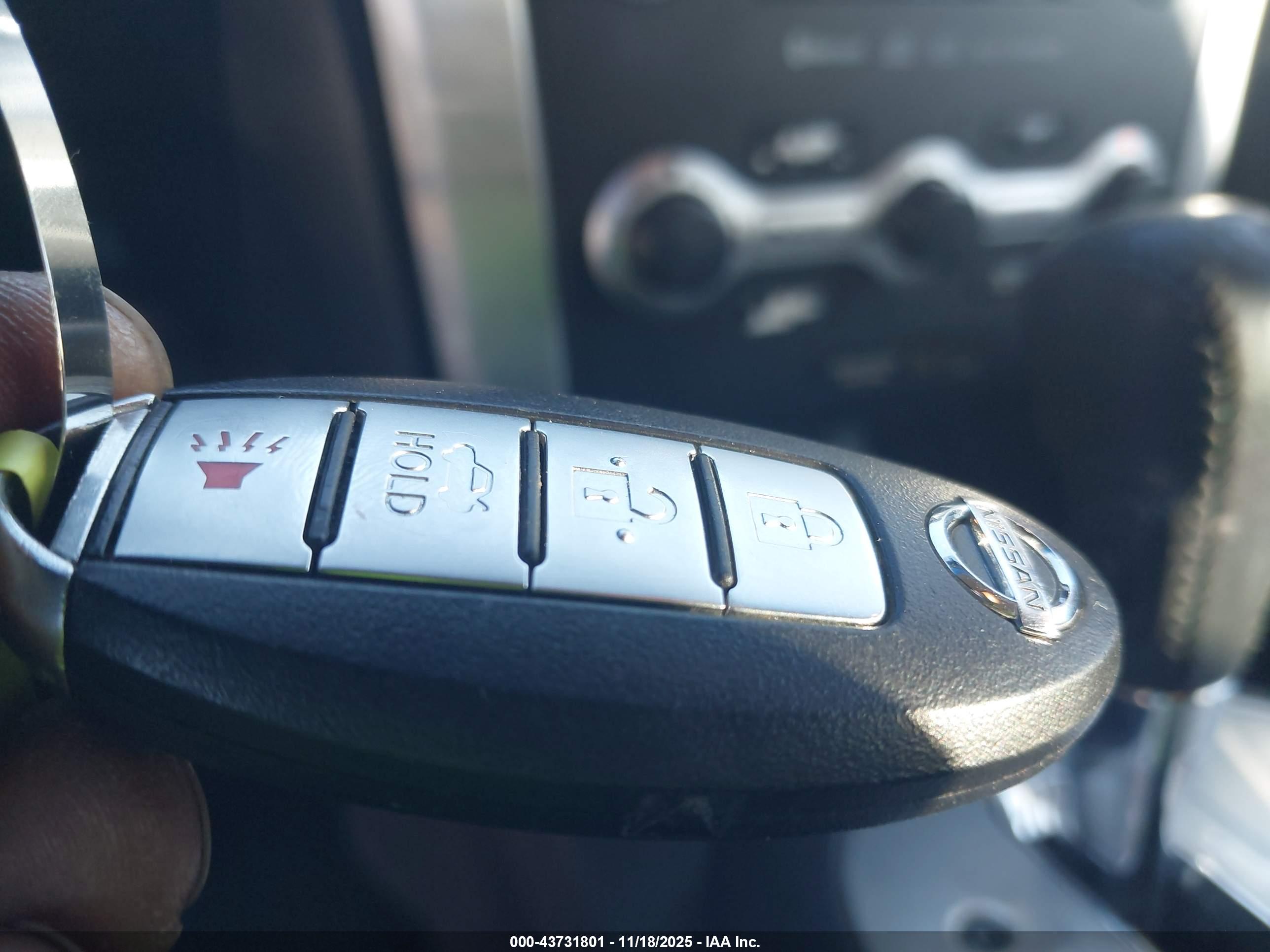 NISSAN MURANO image 11