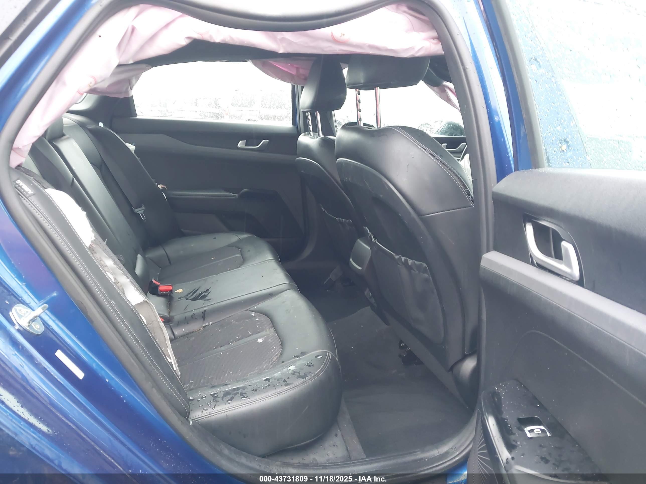 KIA K5 image 8
