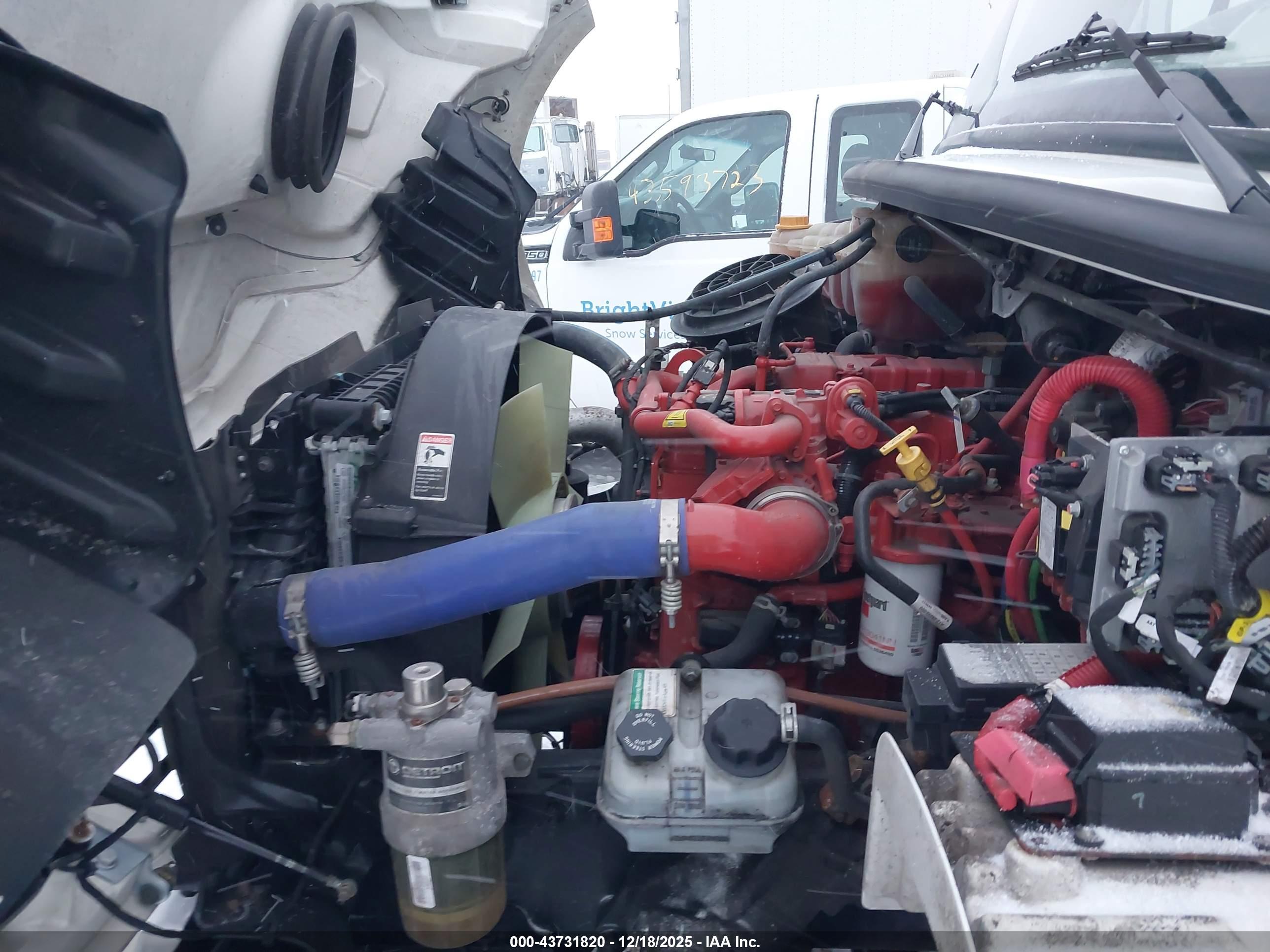 FREIGHTLINER M2 image 10