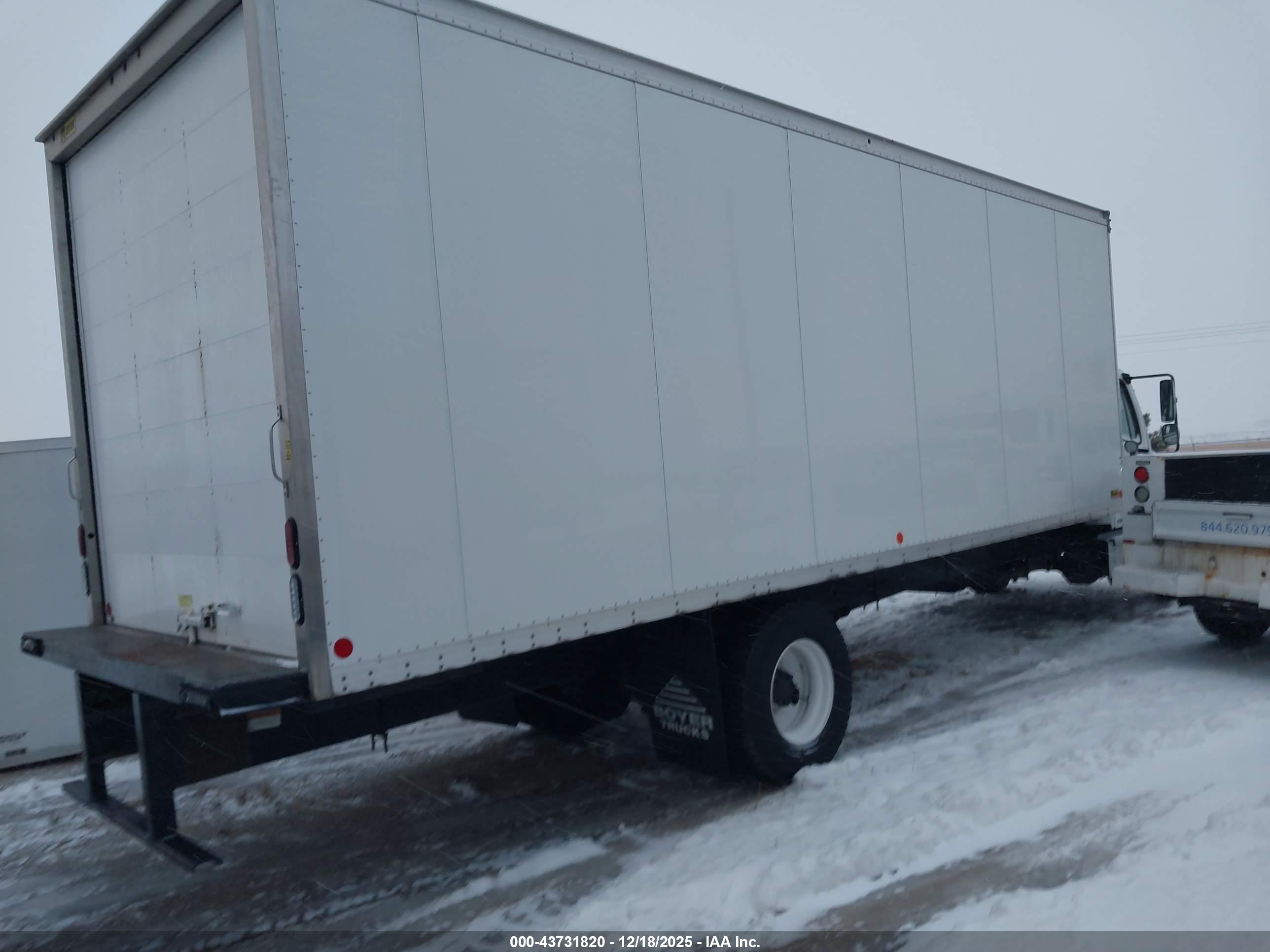 FREIGHTLINER M2 image 4