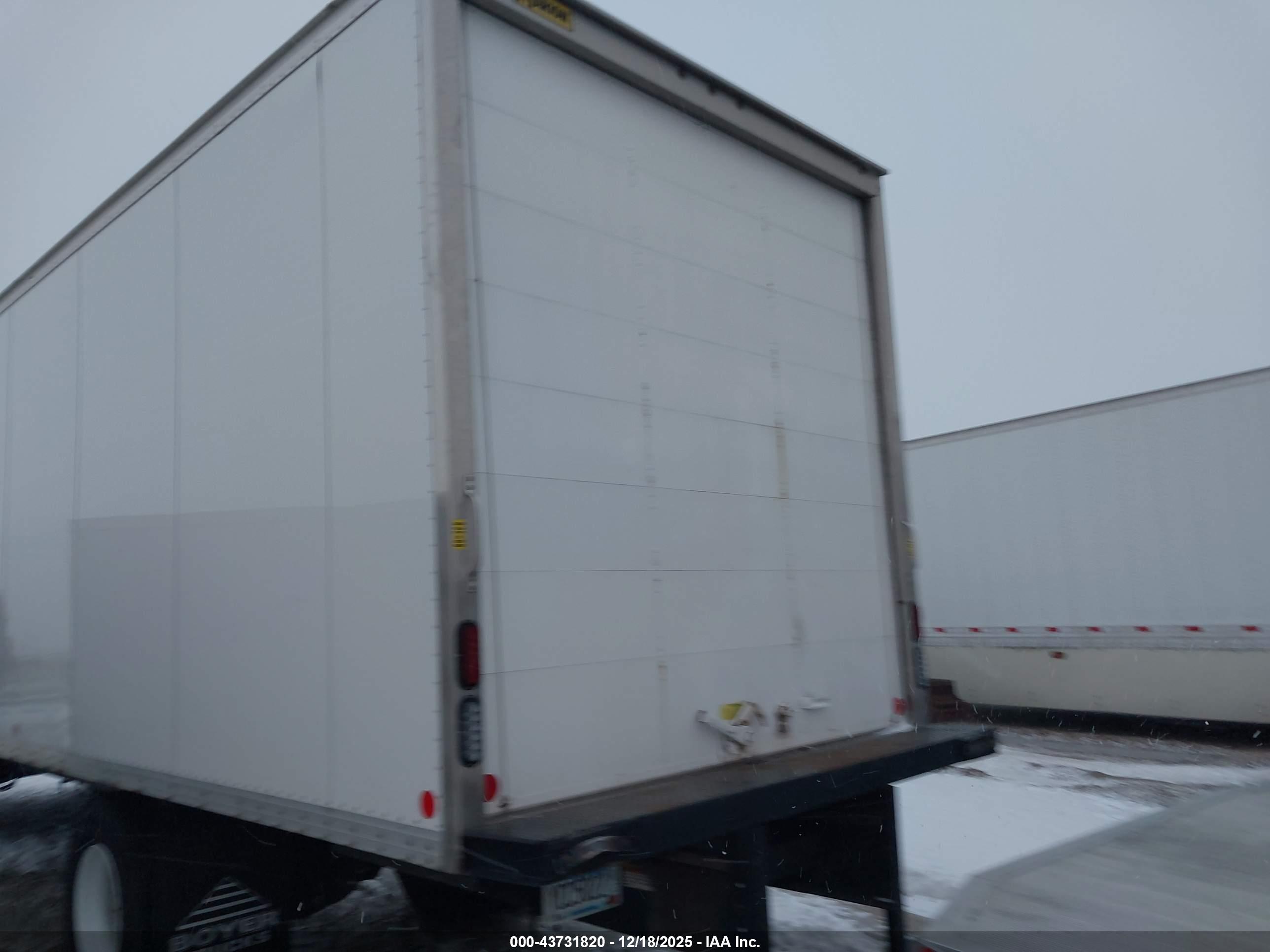 FREIGHTLINER M2 image 7