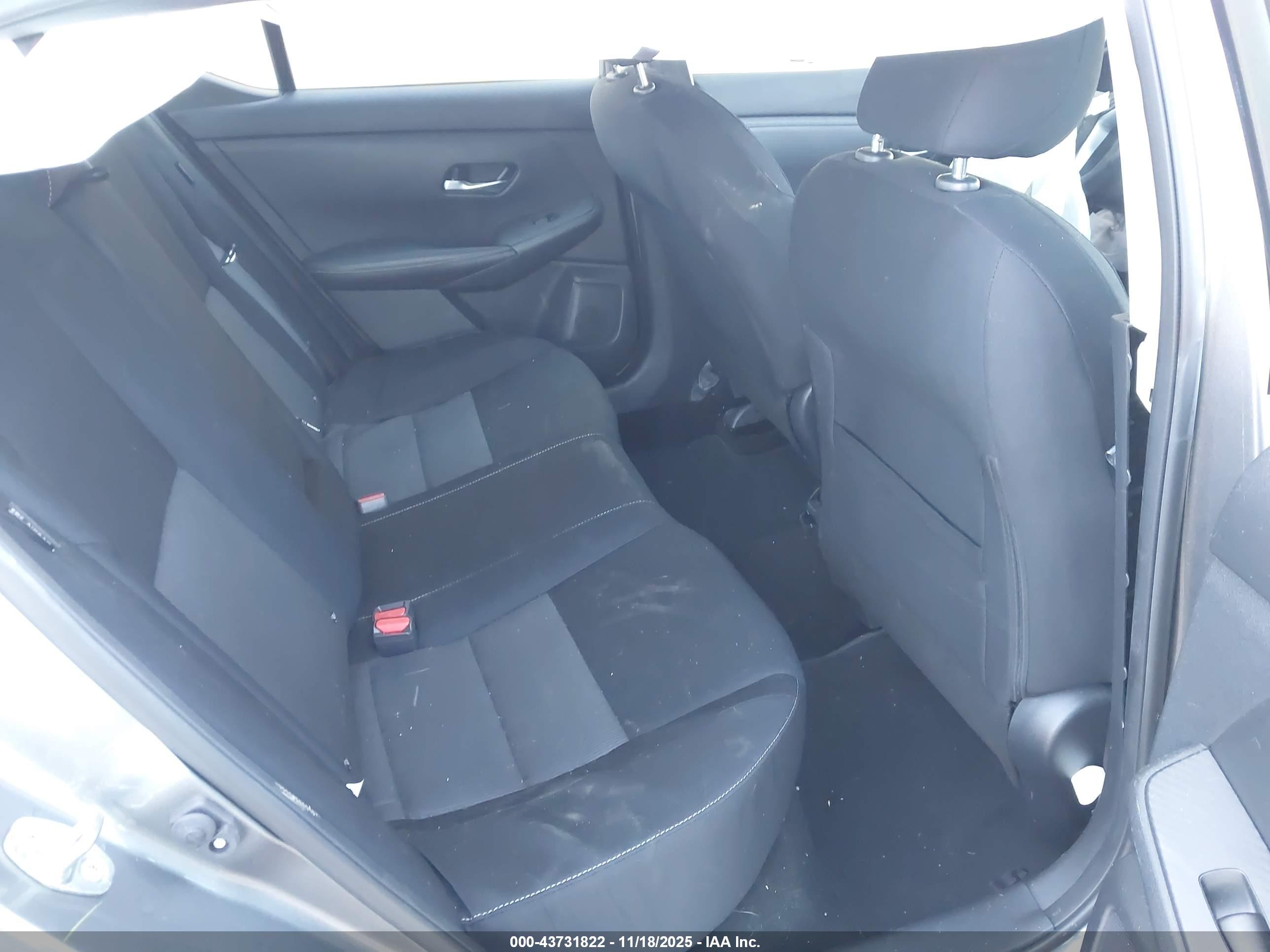 NISSAN SENTRA image 8